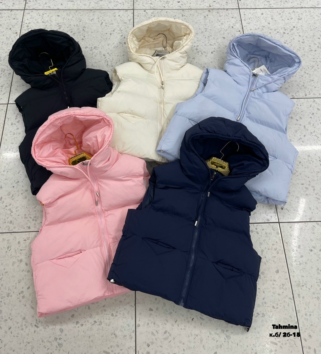 жилет женский дутый с капюшоном,жилет с капюшоном,женский жилет с капюшоном,женские жилетки,теплый жилет