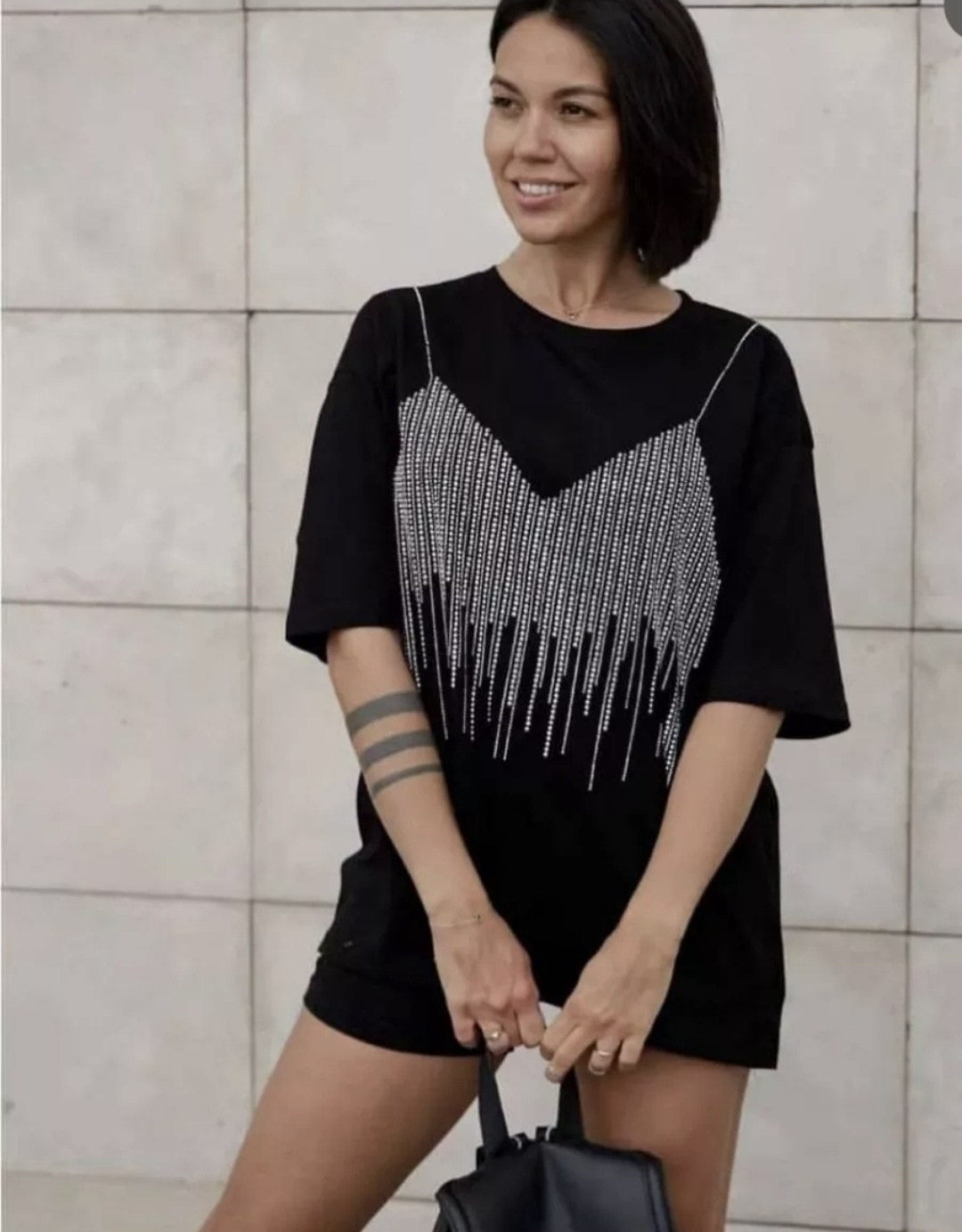 футболка женская оверсайз со стразами,футболка на стиле oversize со стразами,футболка со стразами оверсайз,футболки женская оверсайз,футболка со стразами с принтом оверсайз vv-fashion