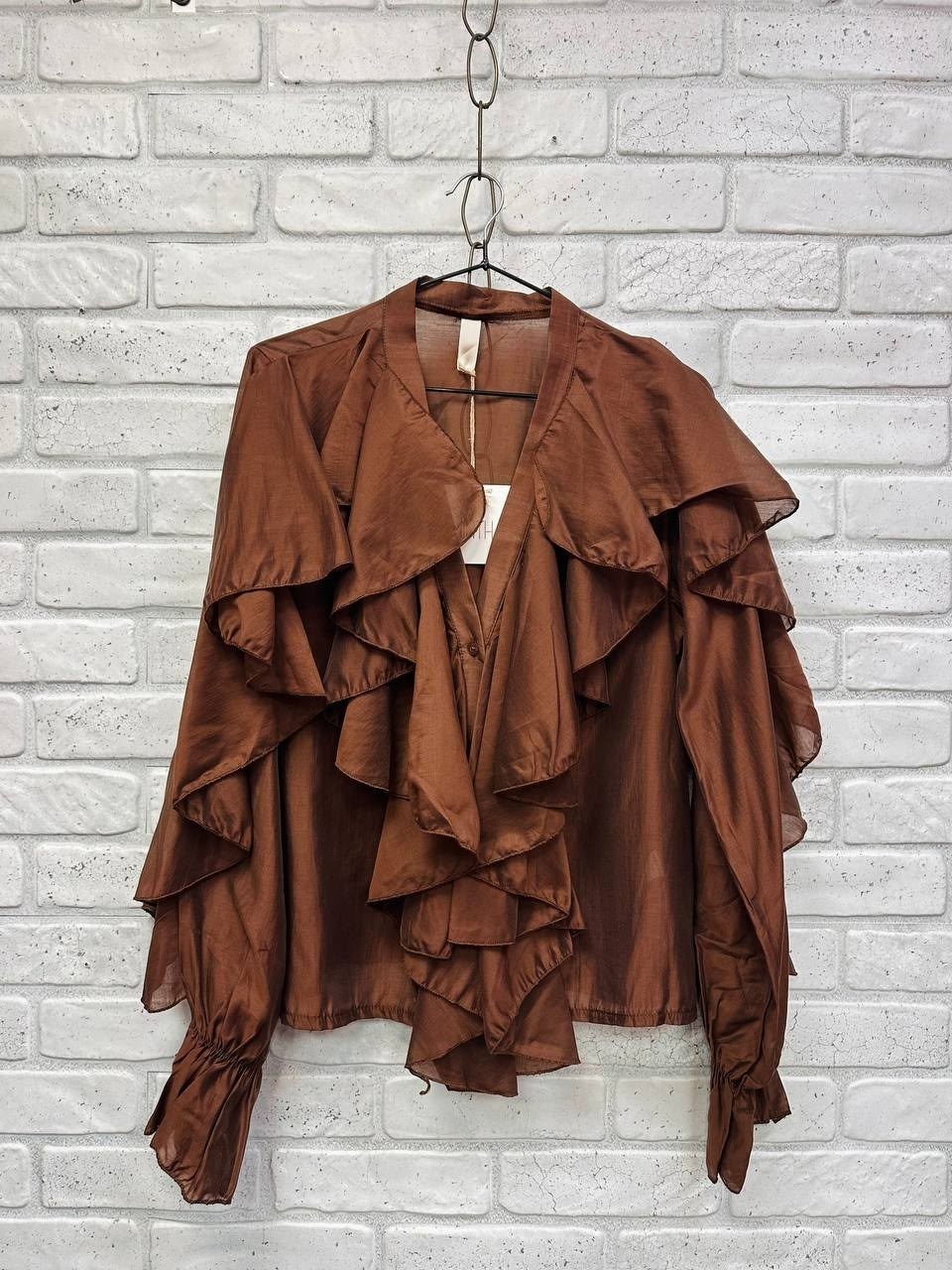 блуза с рюшами,блузка с рюшами,блузка с оборками,белая шифоновая блузка с рюши,женская блузка