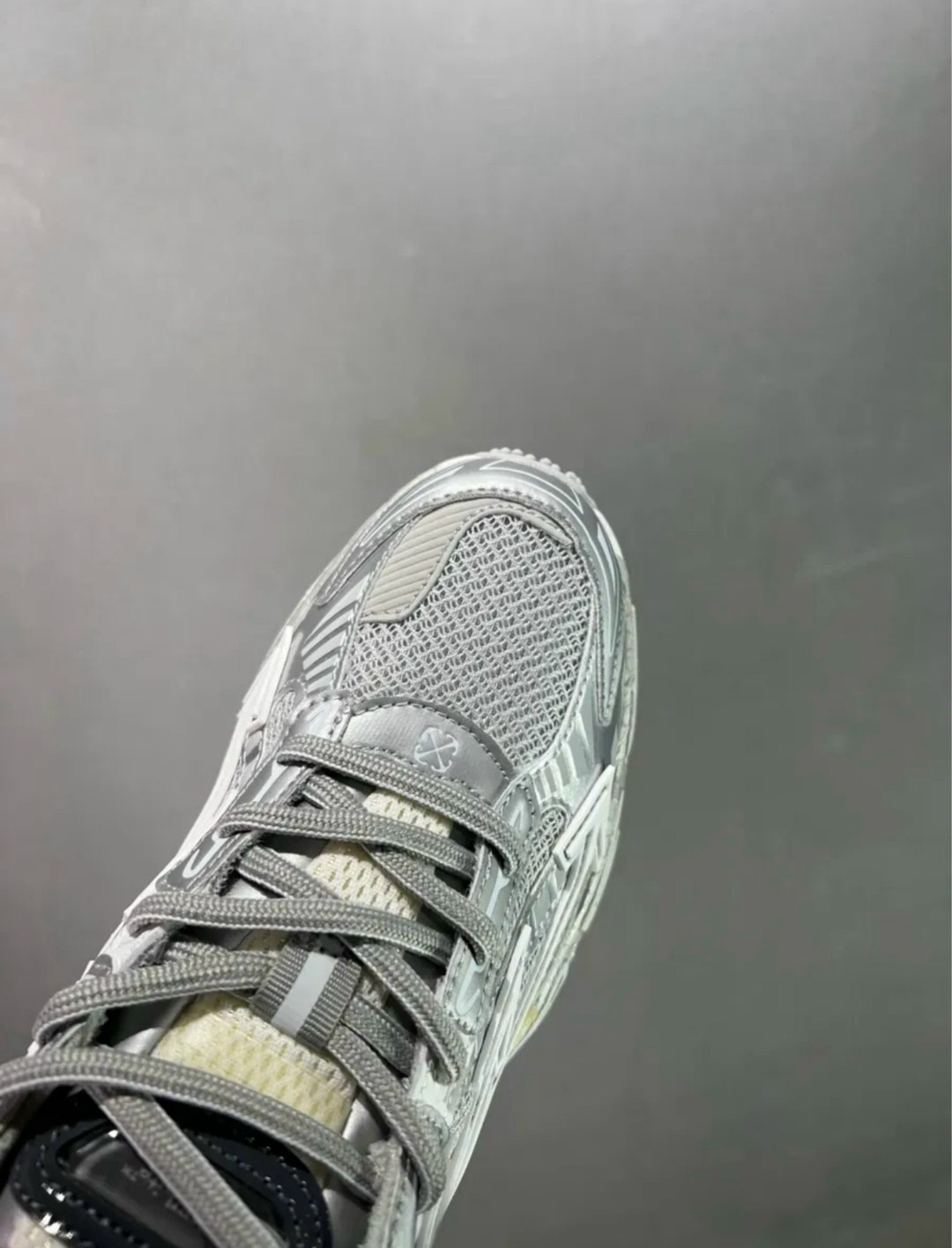 кроссовки off white be right back,кроссовки женские balenciaga,мужские кроссовки,женские кроссовки balenciaga runner серебристые,кроссовки в стиле balenciaga