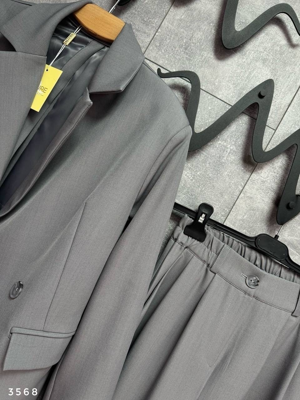 классический брючный костюм с пиджаком cosmo brand,брючный костюм серый женский,костюм классический с брюками,костюм классический с брюками палаццо,брючный костюм серый