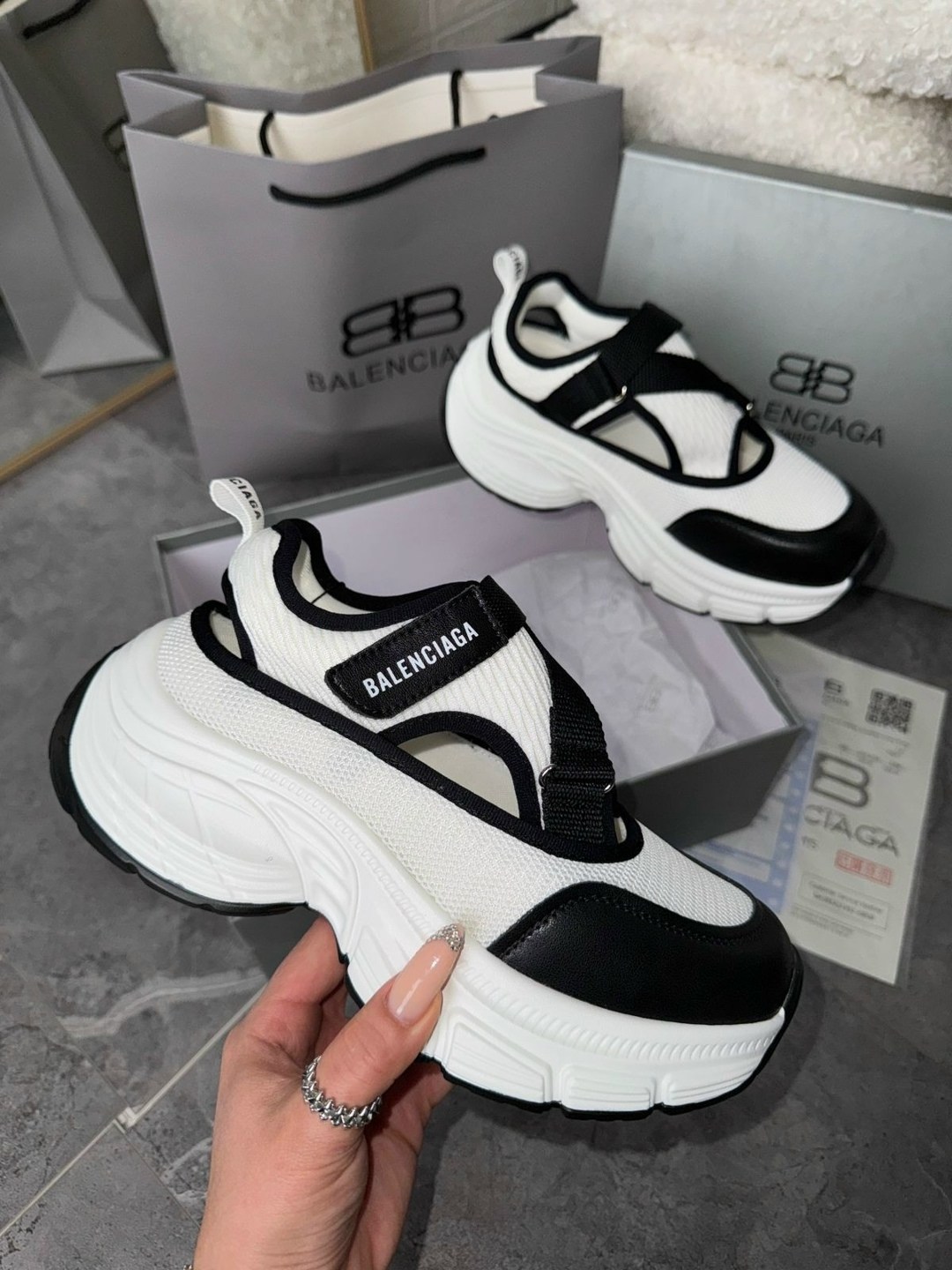 кроссовки женские balenciaga,кроссовки баленсиага красные,кроссовки balenciaga,кроссовки баленсиага женские,баленсиага