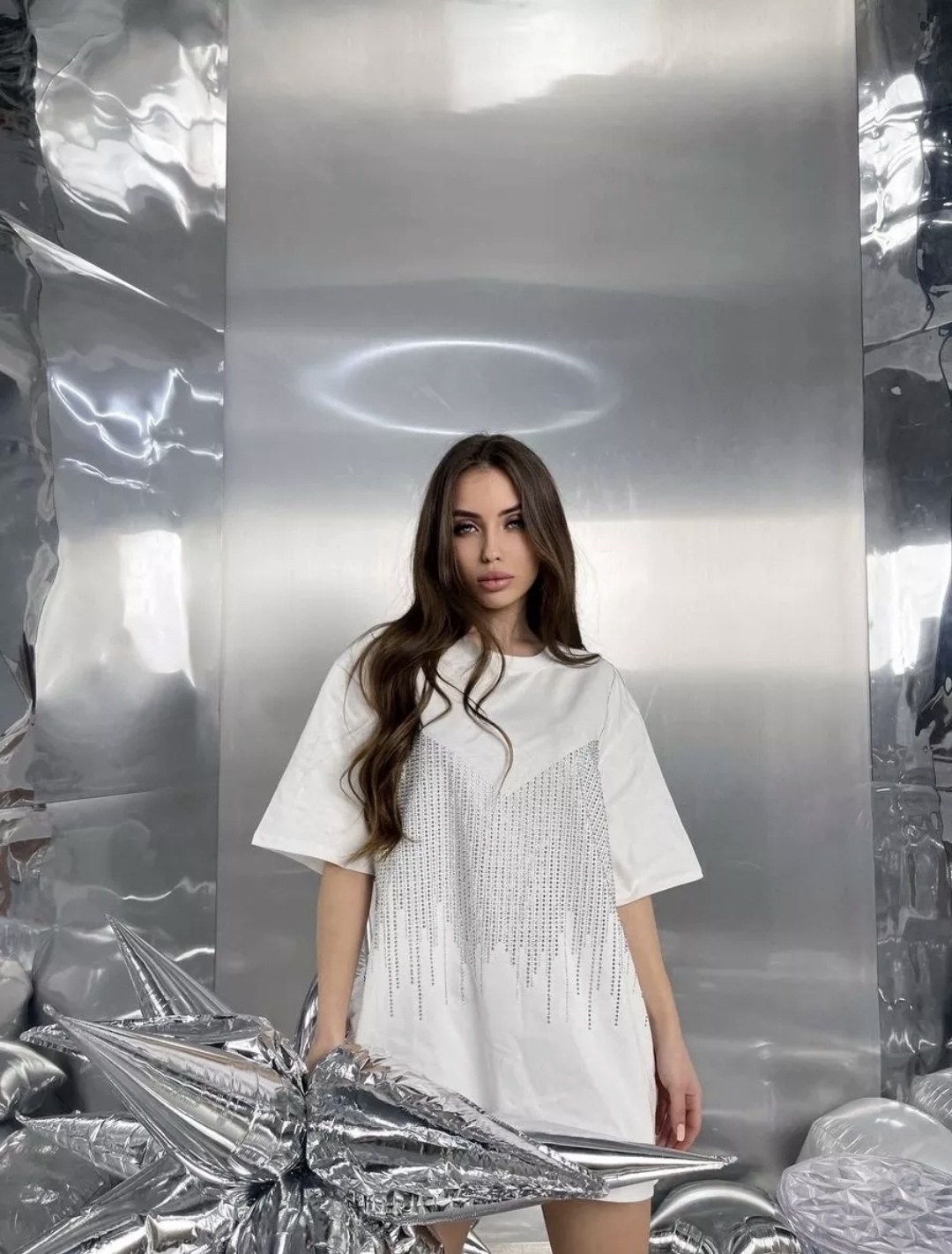 футболка женская оверсайз со стразами,футболка на стиле oversize со стразами,футболка со стразами оверсайз,футболки женская оверсайз,футболка со стразами с принтом оверсайз vv-fashion