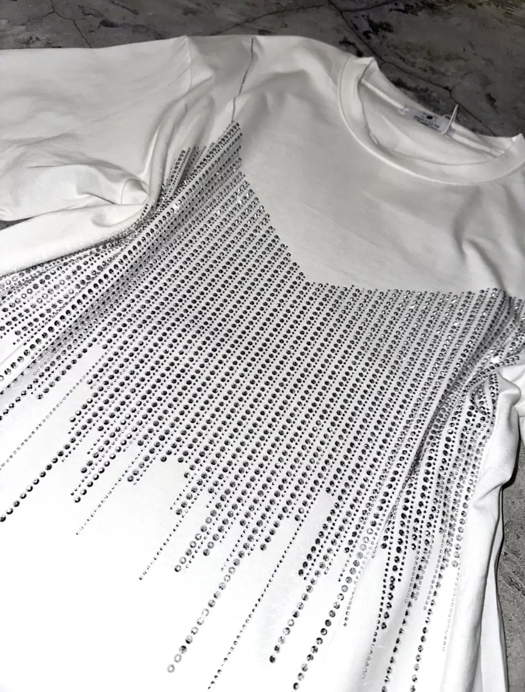 футболка женская оверсайз со стразами,футболка на стиле oversize со стразами,футболка со стразами оверсайз,футболки женская оверсайз,футболка со стразами с принтом оверсайз vv-fashion