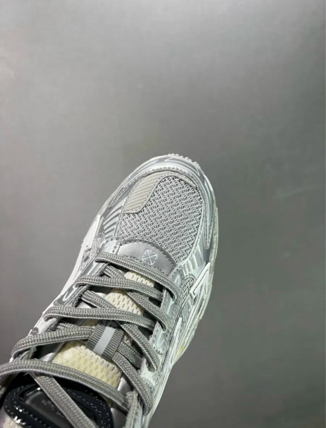 кроссовки off white be right back,кроссовки женские balenciaga,женские кроссовки balenciaga runner серебристые,баленсиага трек 2 кроссовки,мужские кроссовки