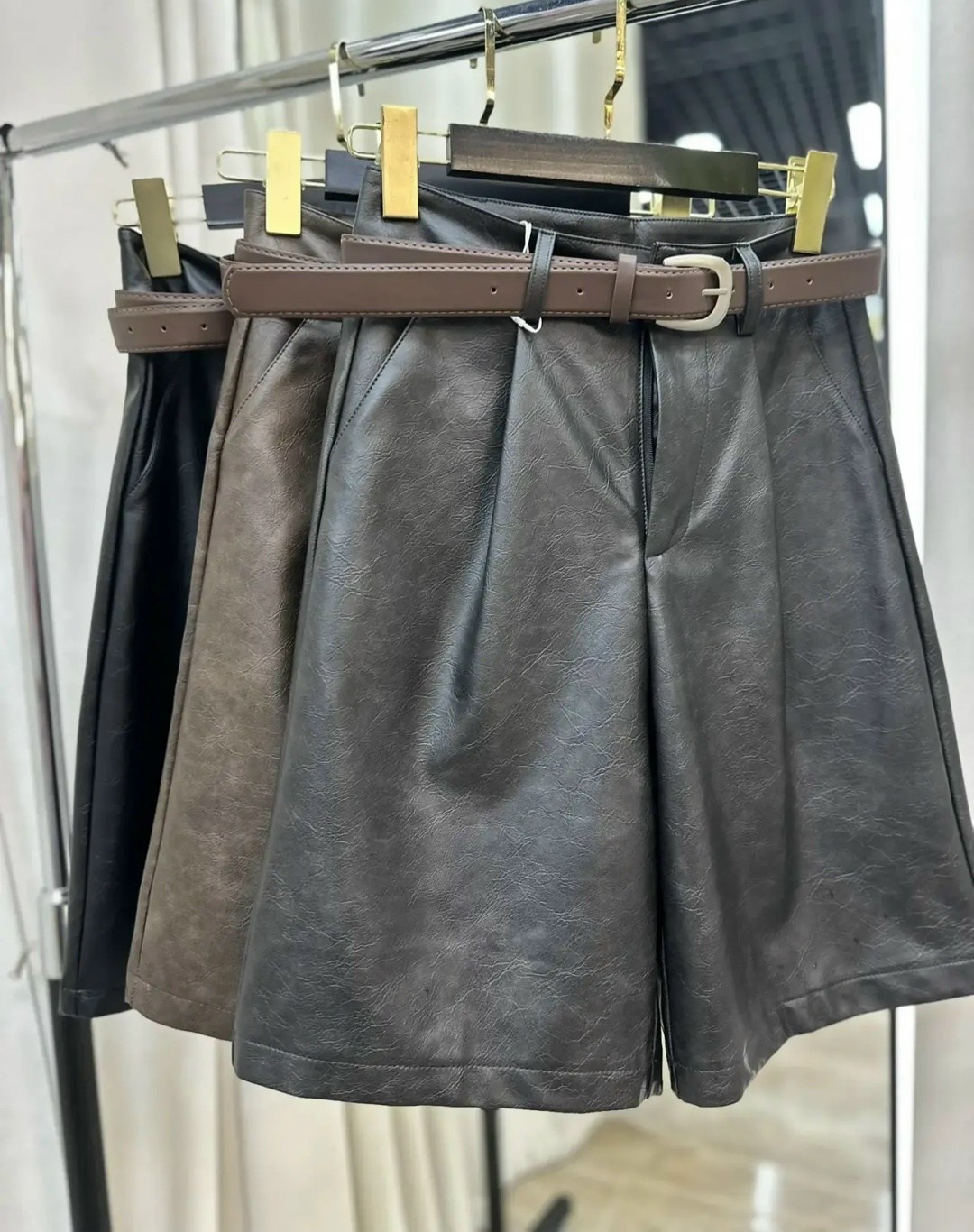 кожаные шорты,шорты бермуды женские кожаные,кожаные шорты-бермуды,женские кожаные шорты,коричневые кожаные шорты бермуды женские