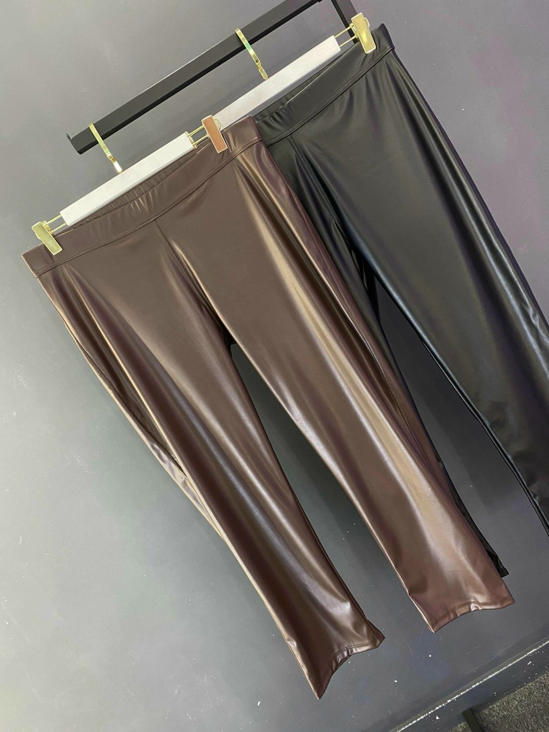 кожаные брюки,женские кожаные брюки,кожаные брюки зара,лосины кожаные,модные брюки