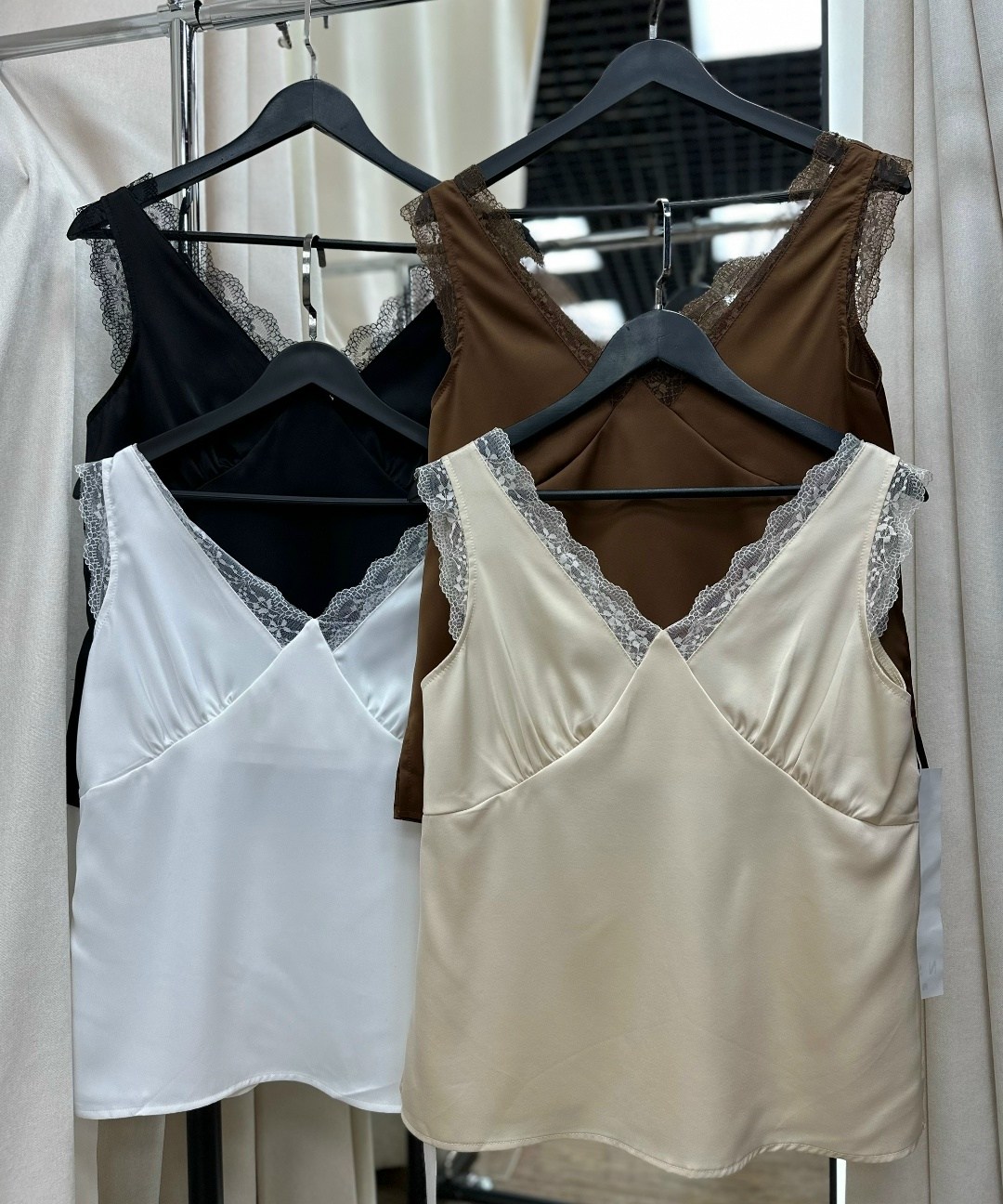 шелковый топ,майка с кружевами,топ с кружевом,шелковый топ с кружевом,топ атласный с кружевом