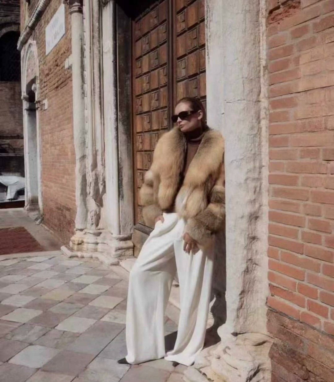 шуба из лисы,шуба из меха лисы,шуба из натурального меха,короткая шуба из лисы,fox fur coat