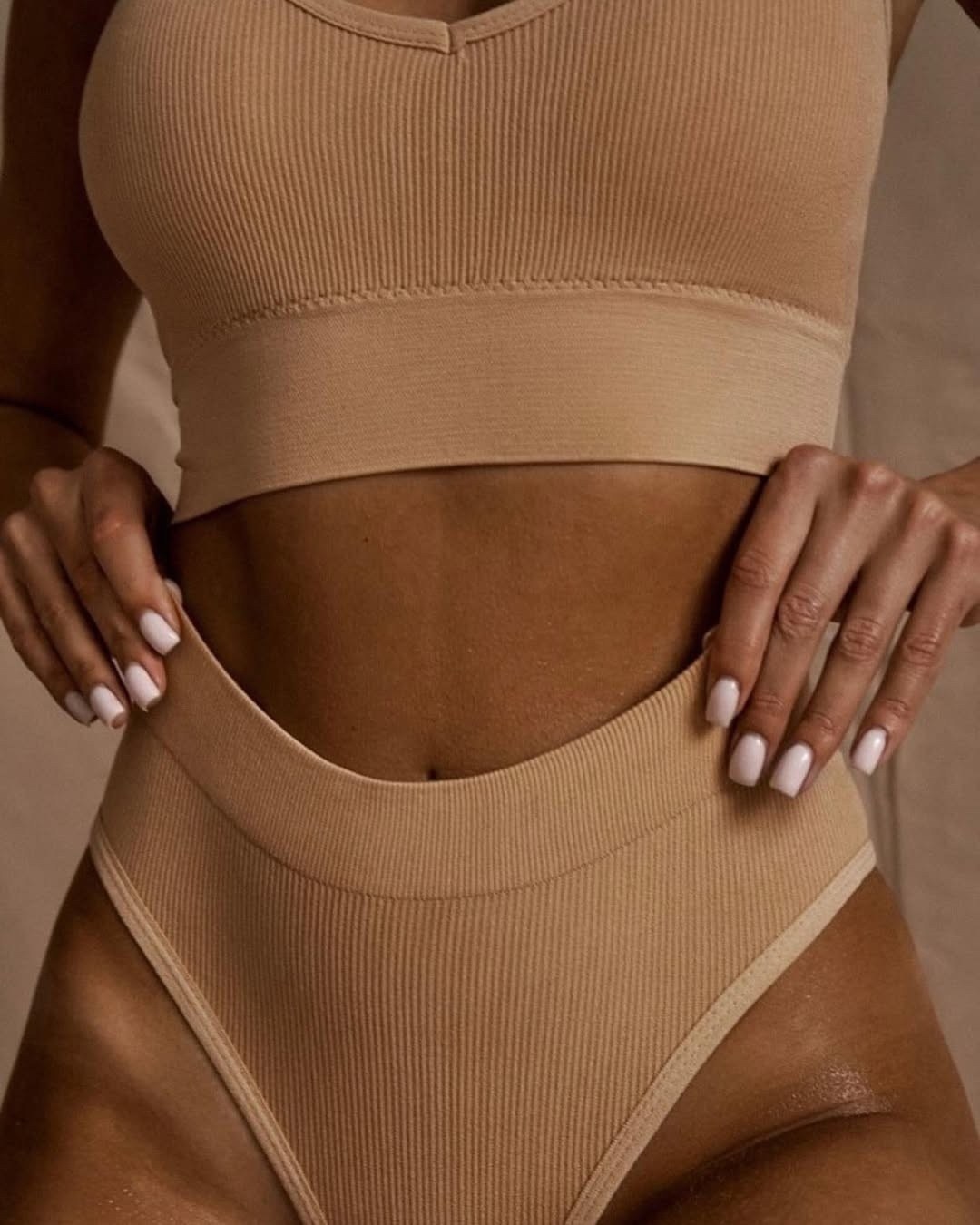 комплект женского нижнего белья,комплекты нижнего белья,комплект женского нижнего белья бюстгальтер,комплект женского нижнего белья: бюстгальтер-топ и трусы арт. 1485556,комплект нижнего бесшовного бе