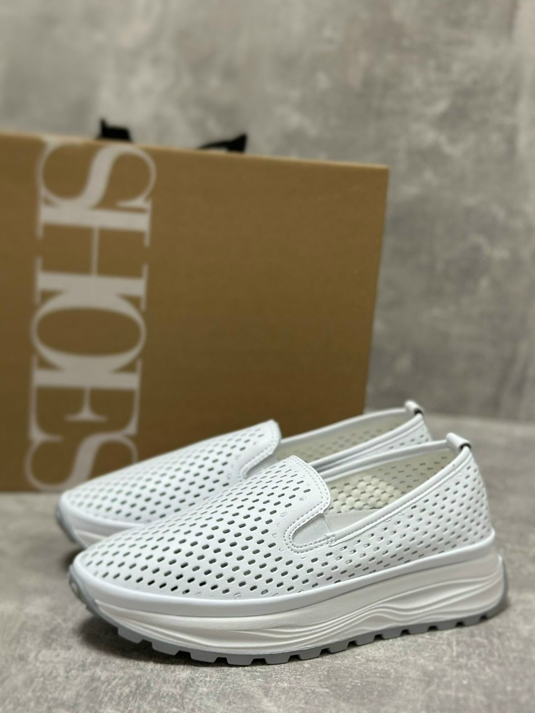 ,слипоны женские,слипоны женские летние,слипоны с перфорацией,слипоны белые