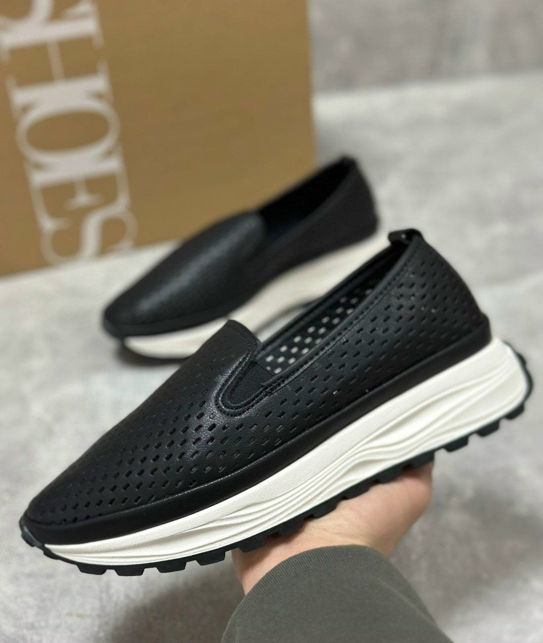 перфорированные слипоны,слипоны женские,слипоны с перфорацией,слипоны белые,