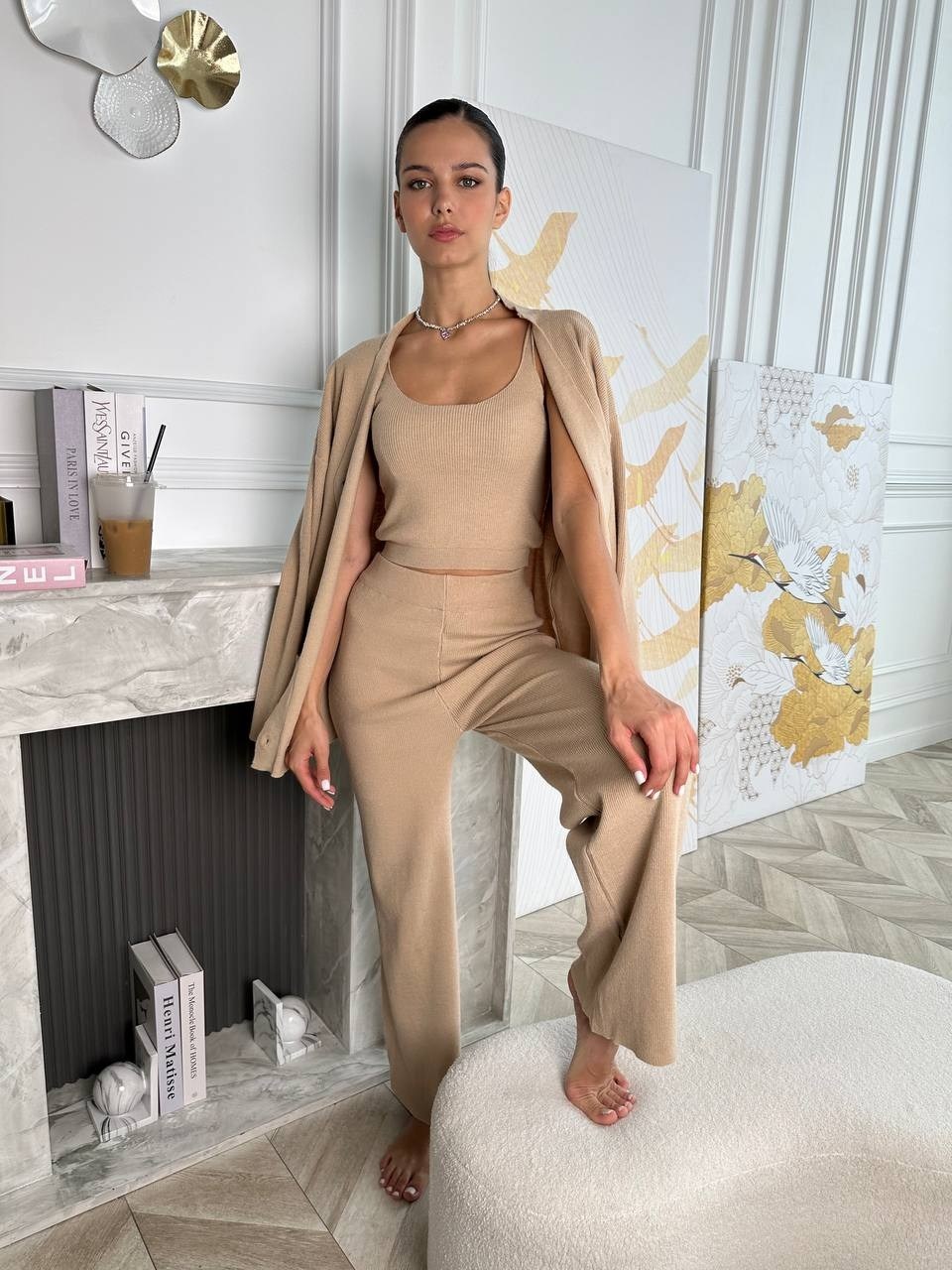 костюм брючный тройка,женский брючный костюм тройка,костюм бежевый,костюм с кардиганом,костюм молочный