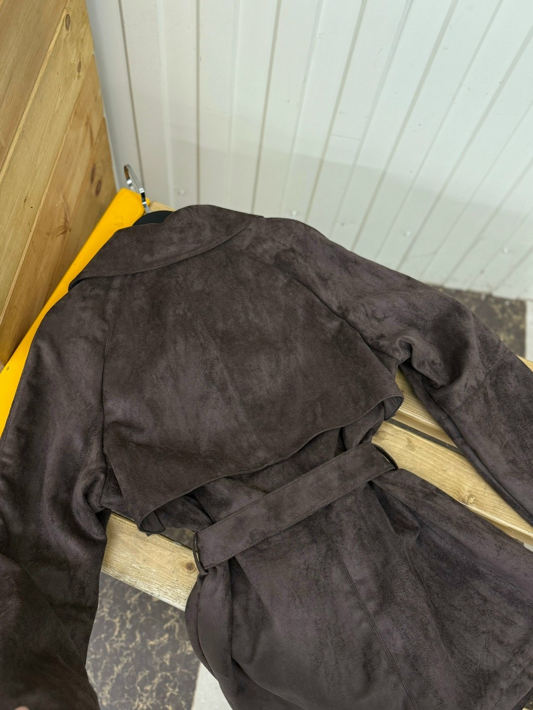 женский замшевый тренч the row коричневый,замшевая куртка с поясом,замшевый тренч,замшевая куртка,куртка замшевая женская