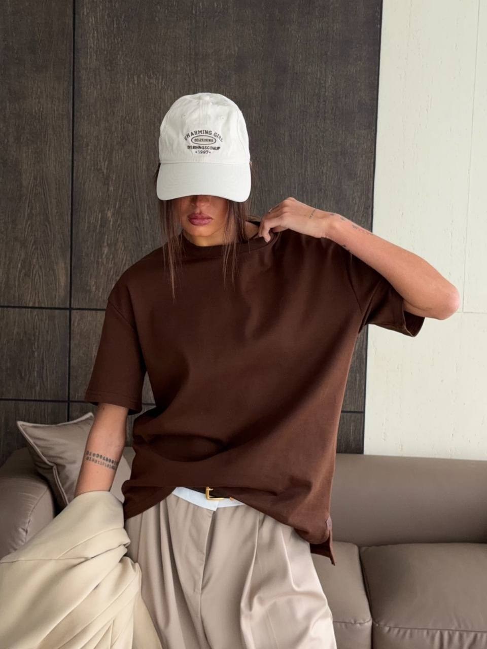 футболка оверсайз коричневая,женская футболка оверсайз,футболки оверсайз,женская оверсайз футболка бежевого цвета,футболка коричневого цвета оверсайз женская