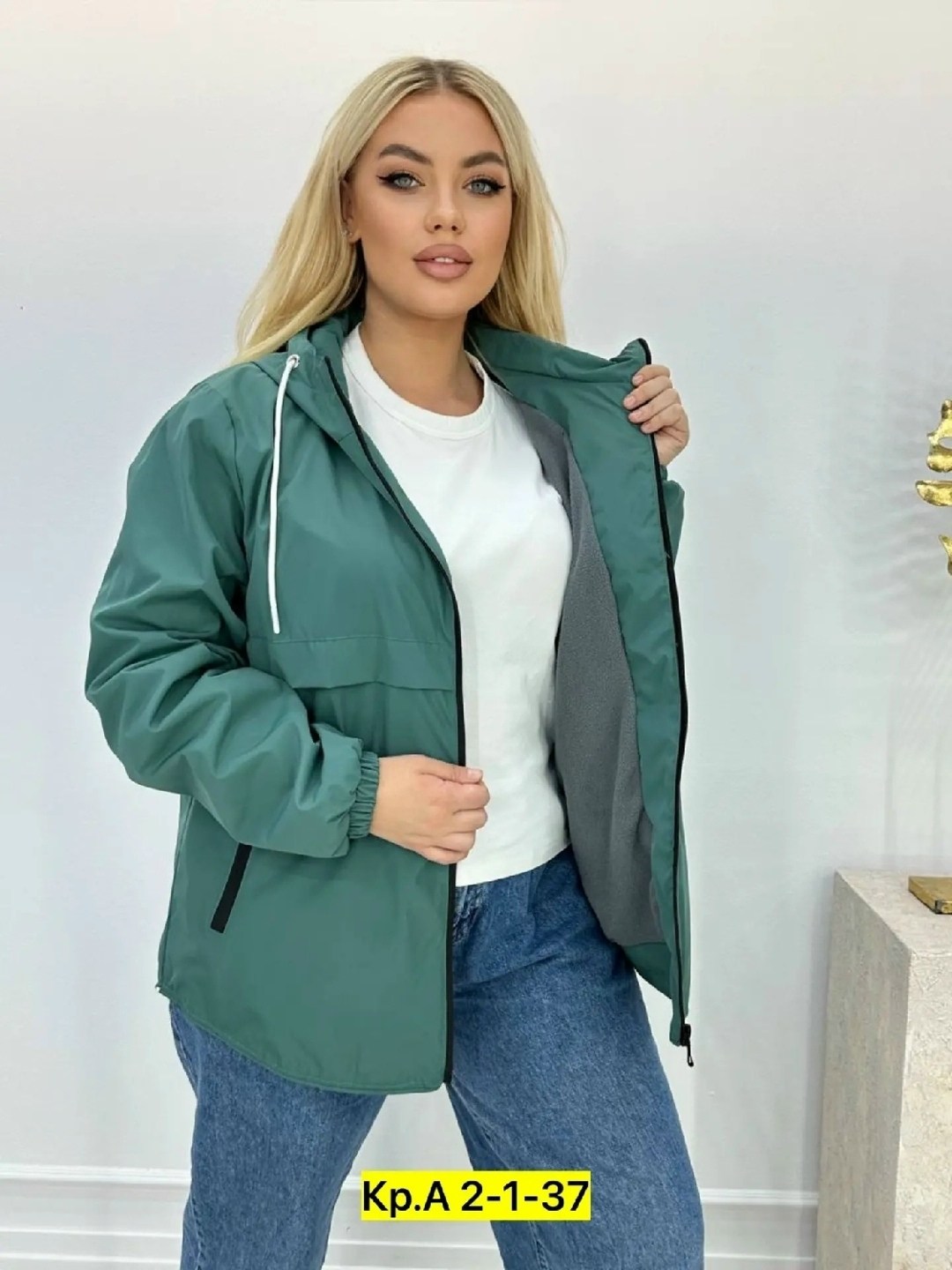 ветровка женская,женская ветровка с капюшоном,ветровка с капюшоном и подкладкой,куртка женская,ветровка с капюшоном