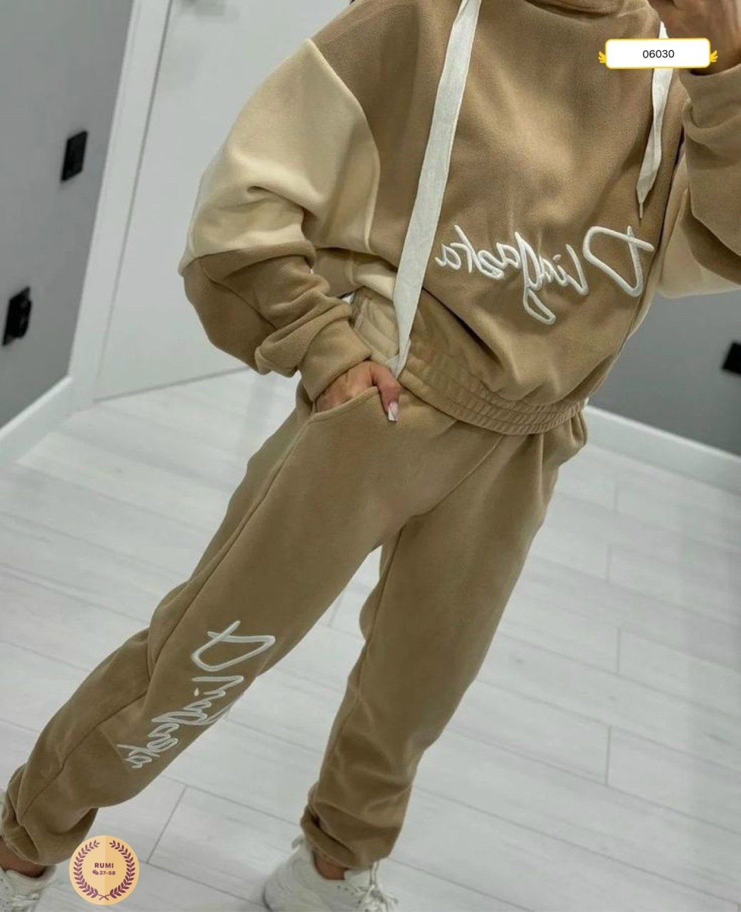 cпортивный костюм женский на флисе,костюм женский спортивный,костюм на флисе,спортивные костюм,костюм на флисе