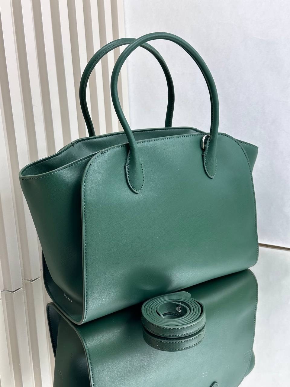 коричневая сумка из натуральной кожи margaux 15,сумка,коричневая кожаная сумка the row margaux 15,сумка женская,кожаная сумка