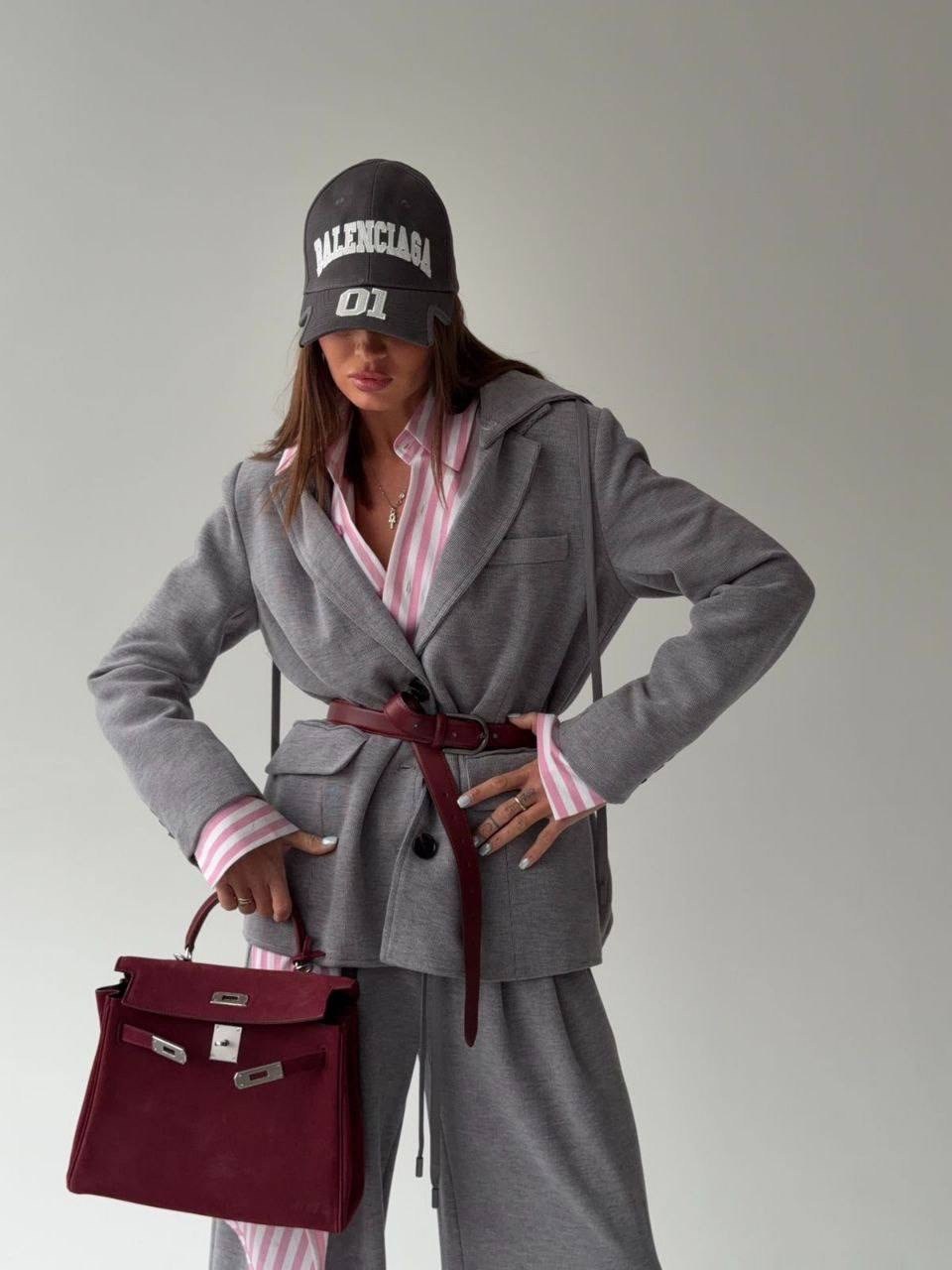 серый брючный костюм,брючный костюм,костюм стиль,брючный костюм женский