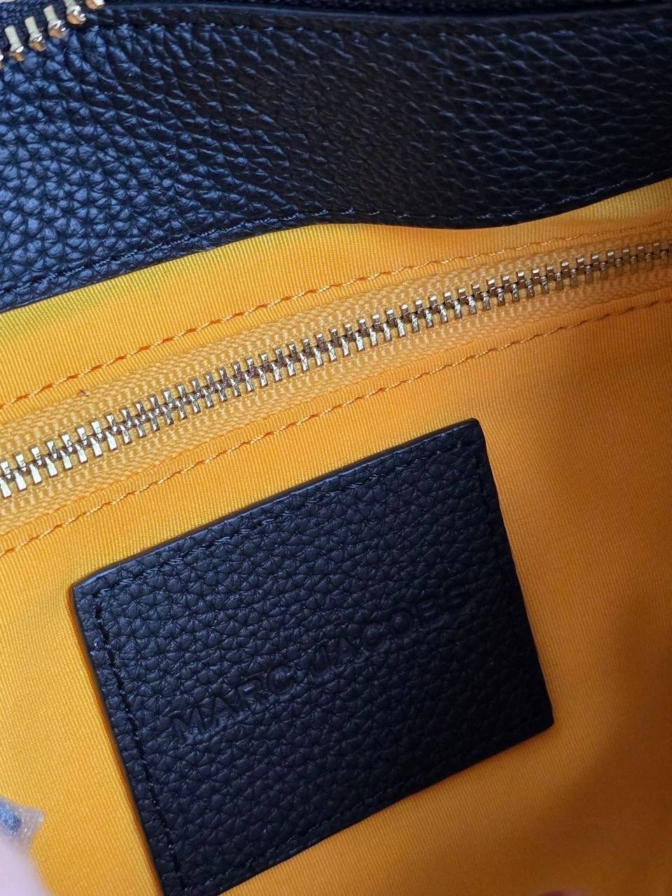 кожаная сумка-хобо whisper coccinelle,сумка coccinelle,сумка женская,coccinelle сумка на плечо priscilla,сумка coccinelle carrie темно-коричневая