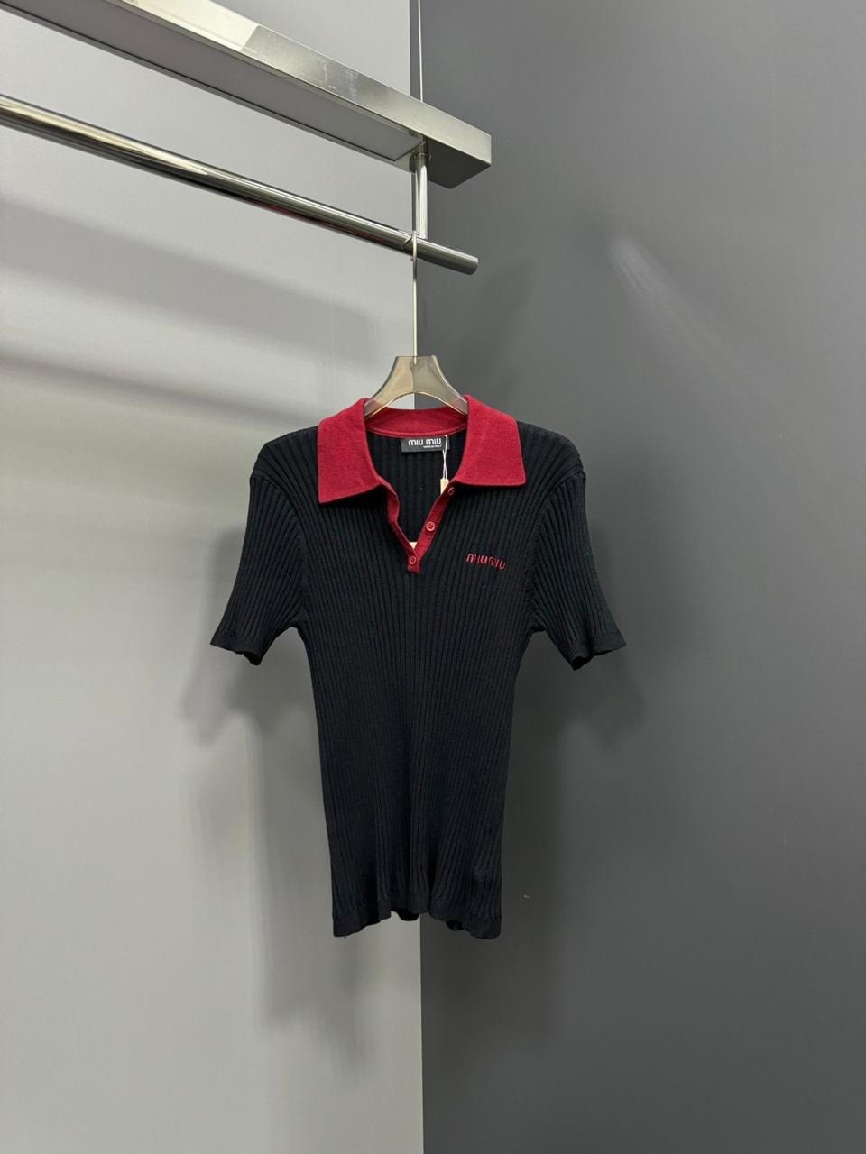 женская кофта,кофты поло,джемпер поло miu miu,стильные костюмы,джемпер поло лапша
