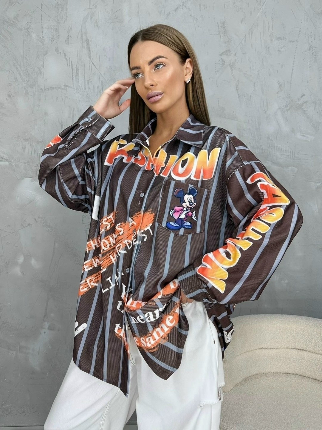 джинсовая куртка оверсайз с принтом микки маус,джинсовая куртка с микки маусом,микки маус на джинсовке,куртка бомбер,джинсовка с микки маусом женские