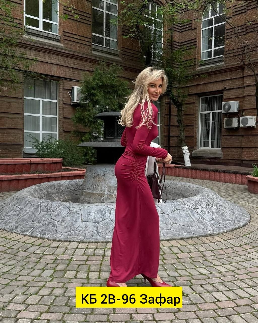 платье длинное бардовое облегающее,платье длинное облегающее,платье бордовое,платье,вечернее платье длинное
