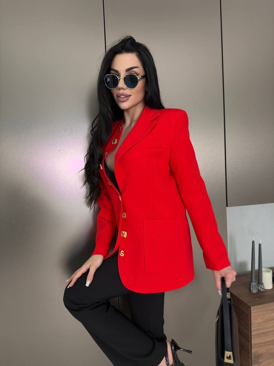 женский красный пиджак,удлиненный красный пиджак,пиджак и жакет,однобортный жакет (пиджак) lm м73 алый красный размер 42-52,женский пиджак приталенного кроя с золотыми пуговицами naf naf красный