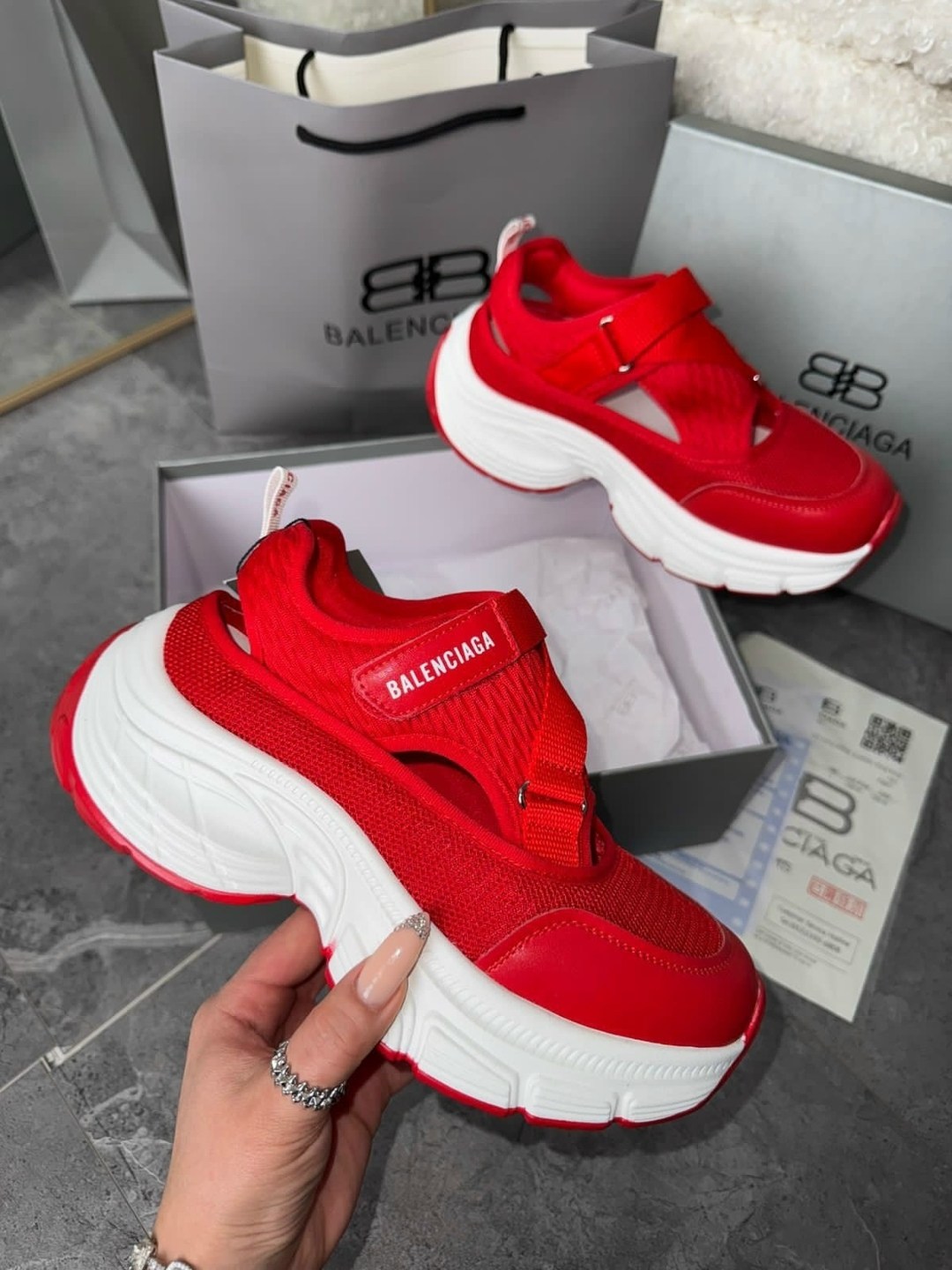 кроссовки женские balenciaga,кроссовки баленсиага красные,кроссовки balenciaga,кроссовки баленсиага женские,баленсиага