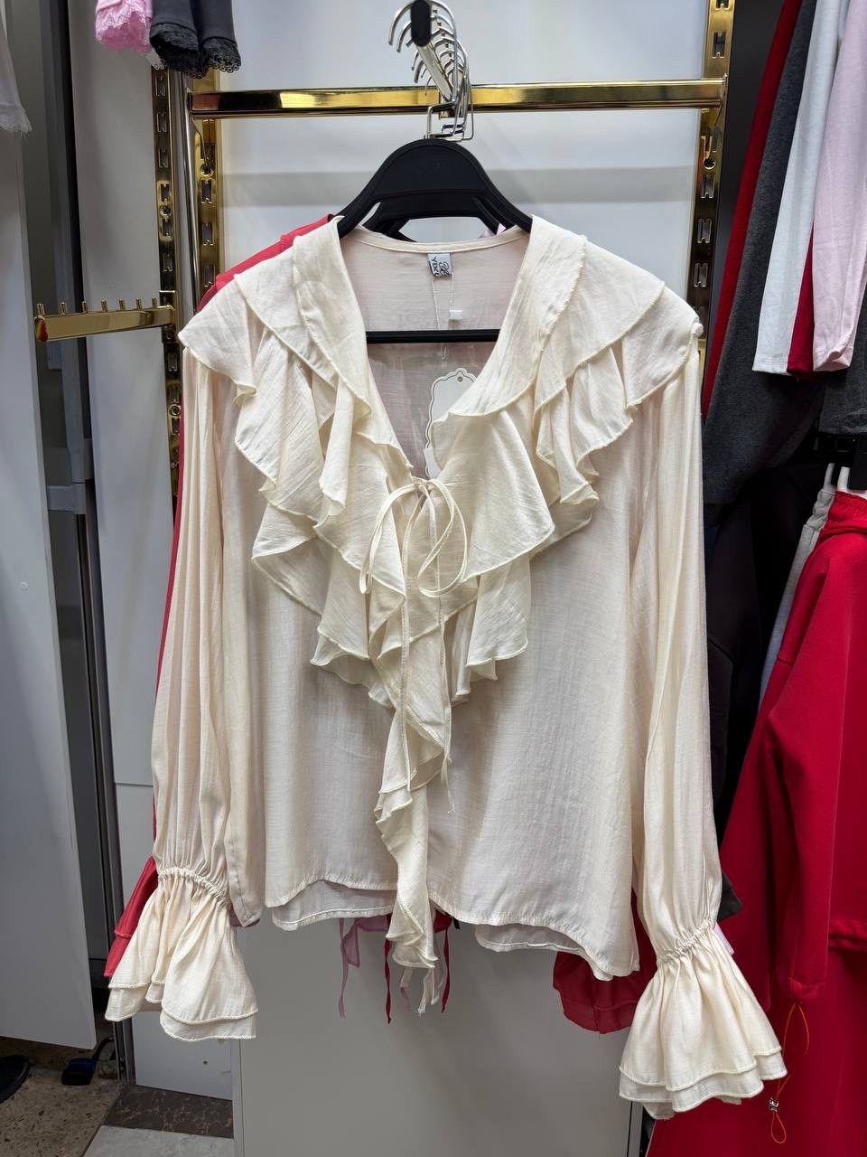 блузка с оборками,женская блузка,стильный наряд,красивая блузка,блузка