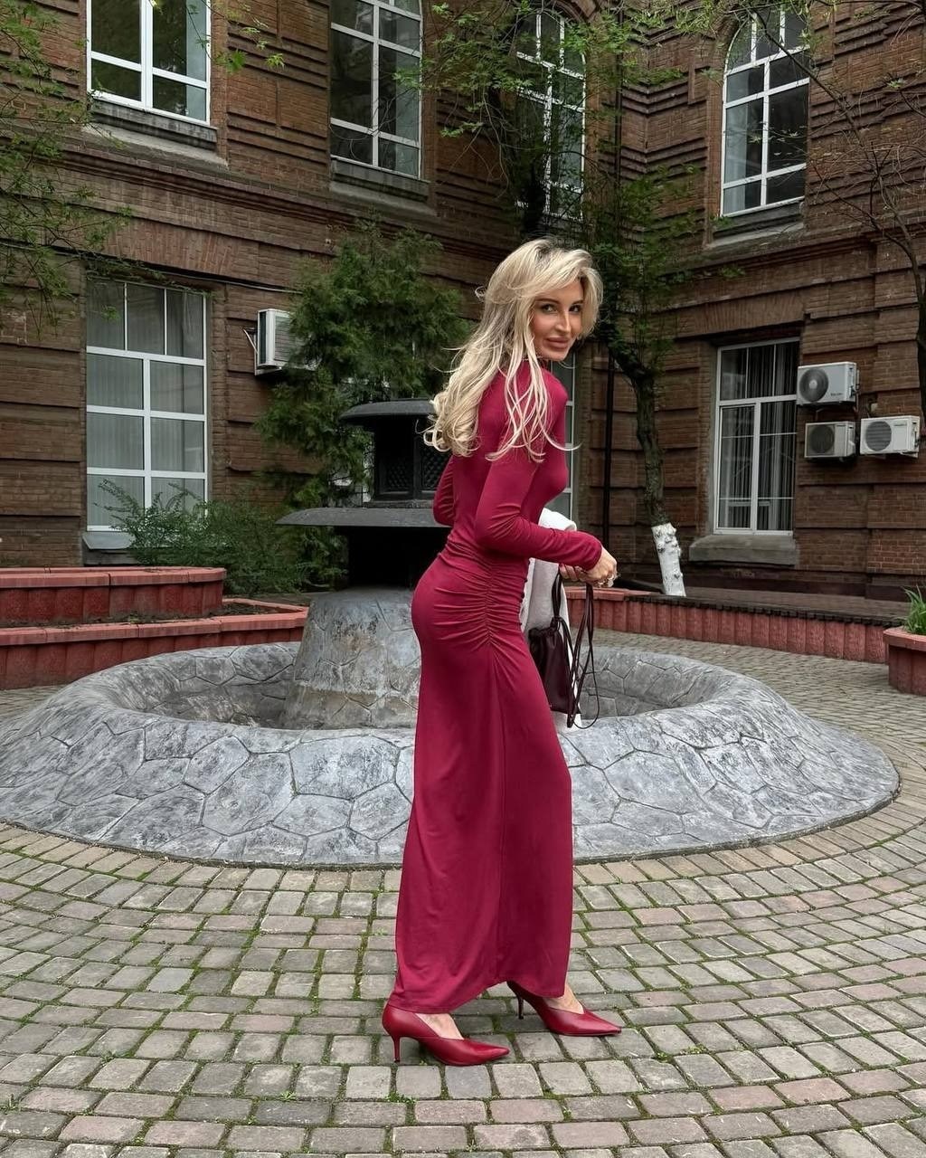 платье длинное бардовое облегающее,платье длинное облегающее,женское облегающее платье макси с длинным рукавом,облегающее платье,платье бордовое