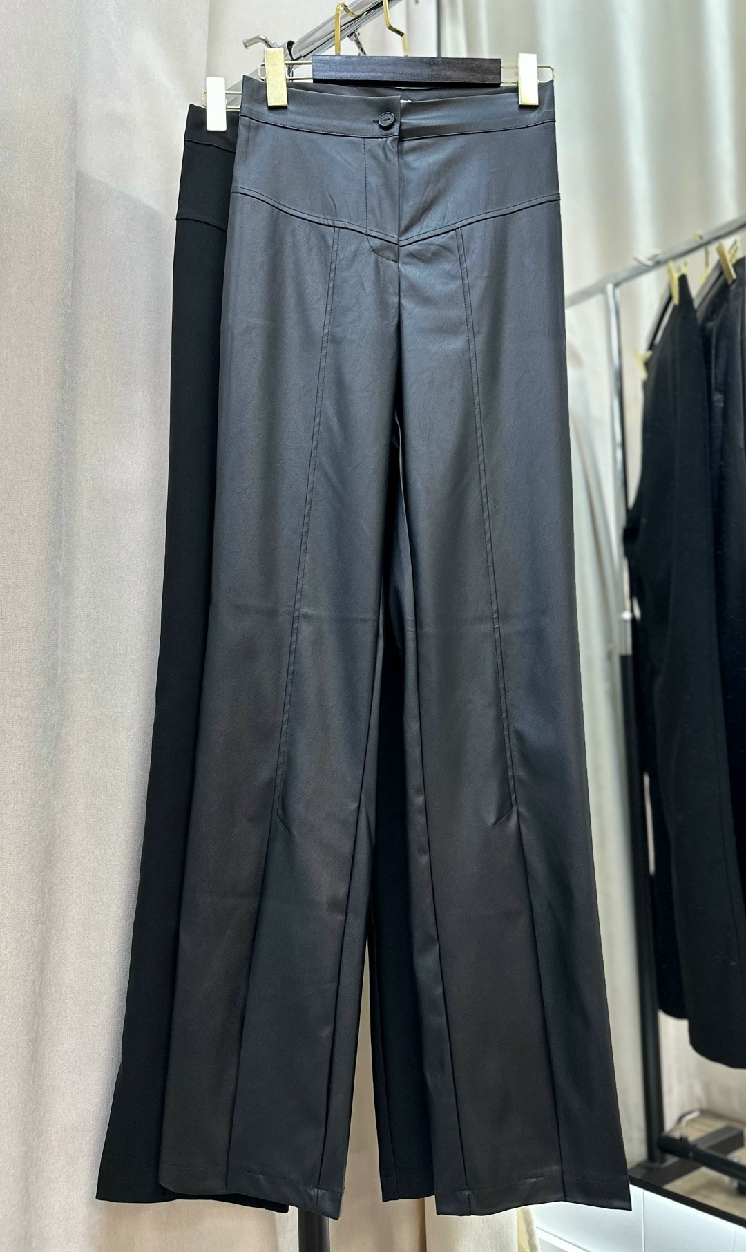 кожаные брюки,кожаные штаны,модные кожаные брюки,наряд с кожаными брюками,модные кожаные брюки палаццо