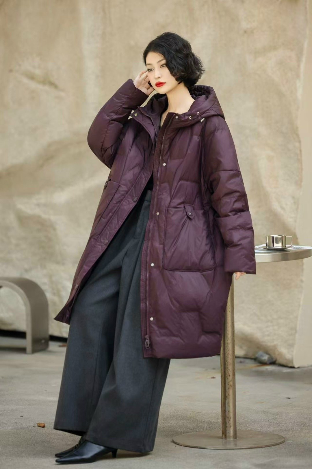 женская длинная куртка на белом утином пуху,пуховик оверсайз,женский свободный пуховик на утином пуху,женская длинная куртка на белом утином пуху с капюшоном,женский пуховик средней длины с капюшоном