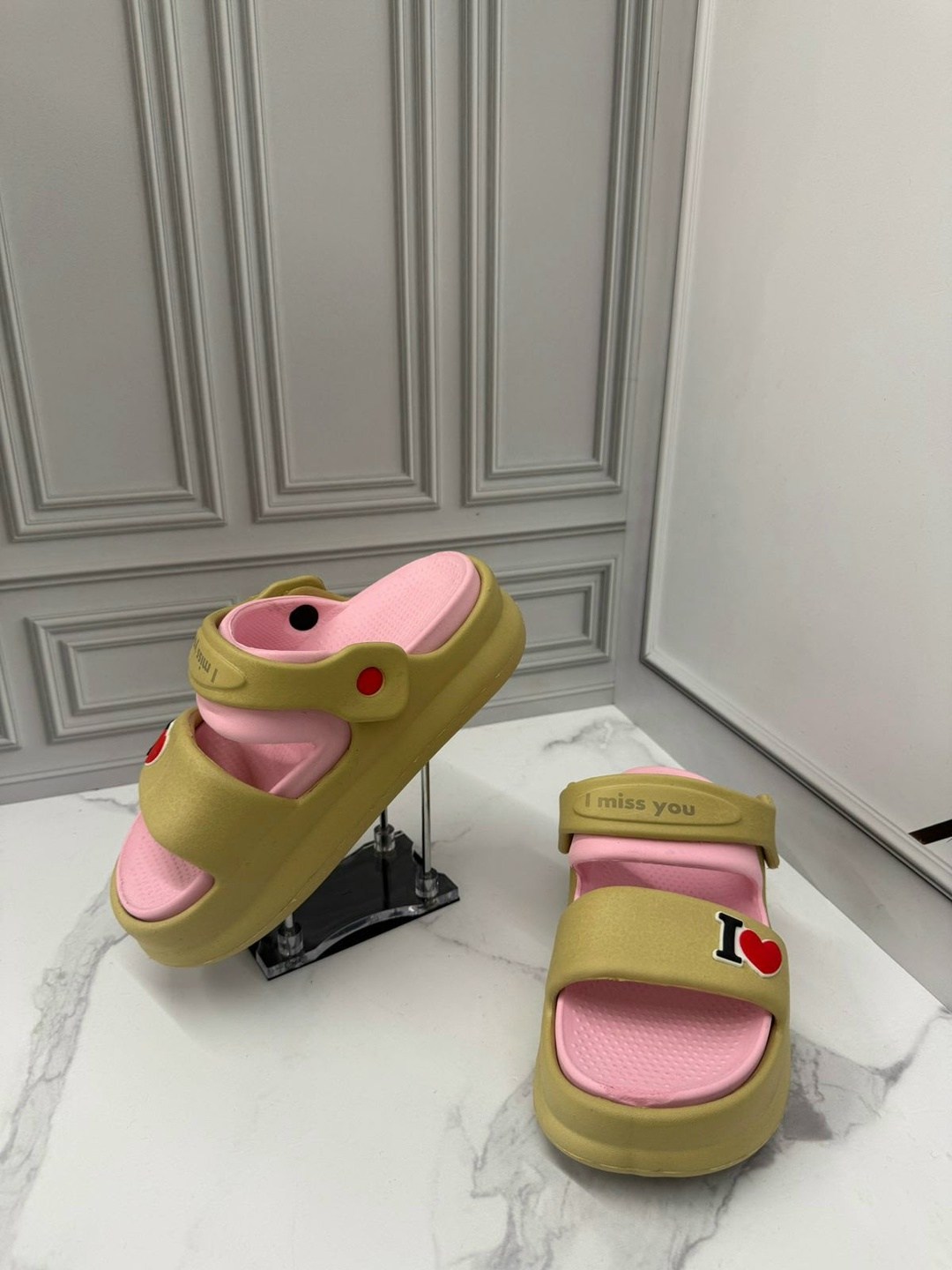 ,женские шлепанцы,модные сандалии,шлепки женские,шлепки prada