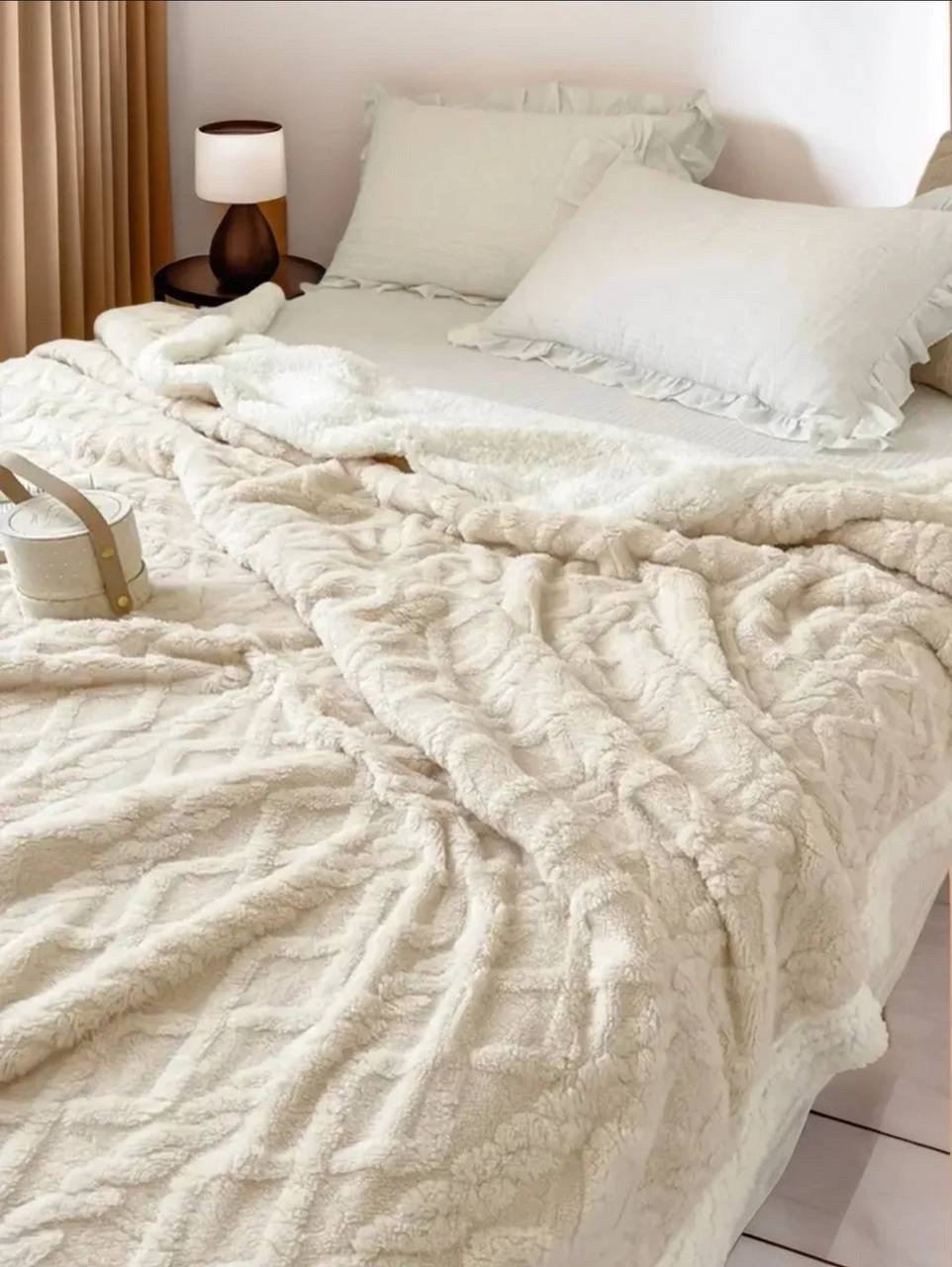 бежевый плед,плед велсофт vse doma шерпа косичка бежевый,плед,плед на кровати,плед покрывало из овечьей шерсти