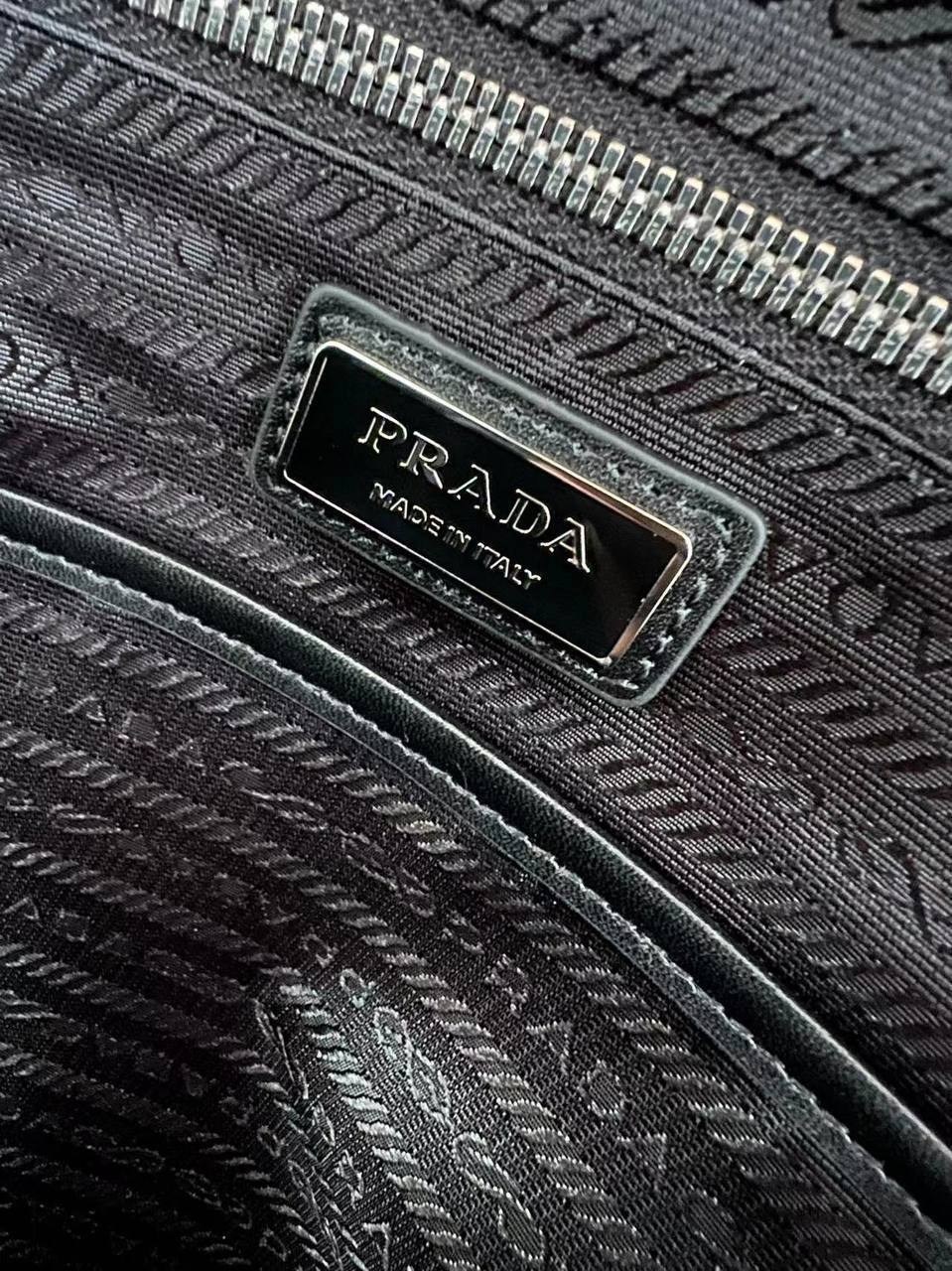 рюкзак из сафьяновой кожи prada,prada рюкзак из сафьяновой кожи с логотипом черный,рюкзак prada,сумка prada мужская,prada рюкзак prada