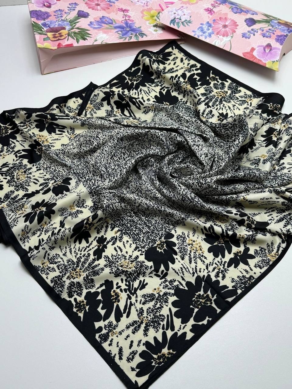 платки шелковые,платок женский шелковый,женские платки,новинки платок,брендовый платок