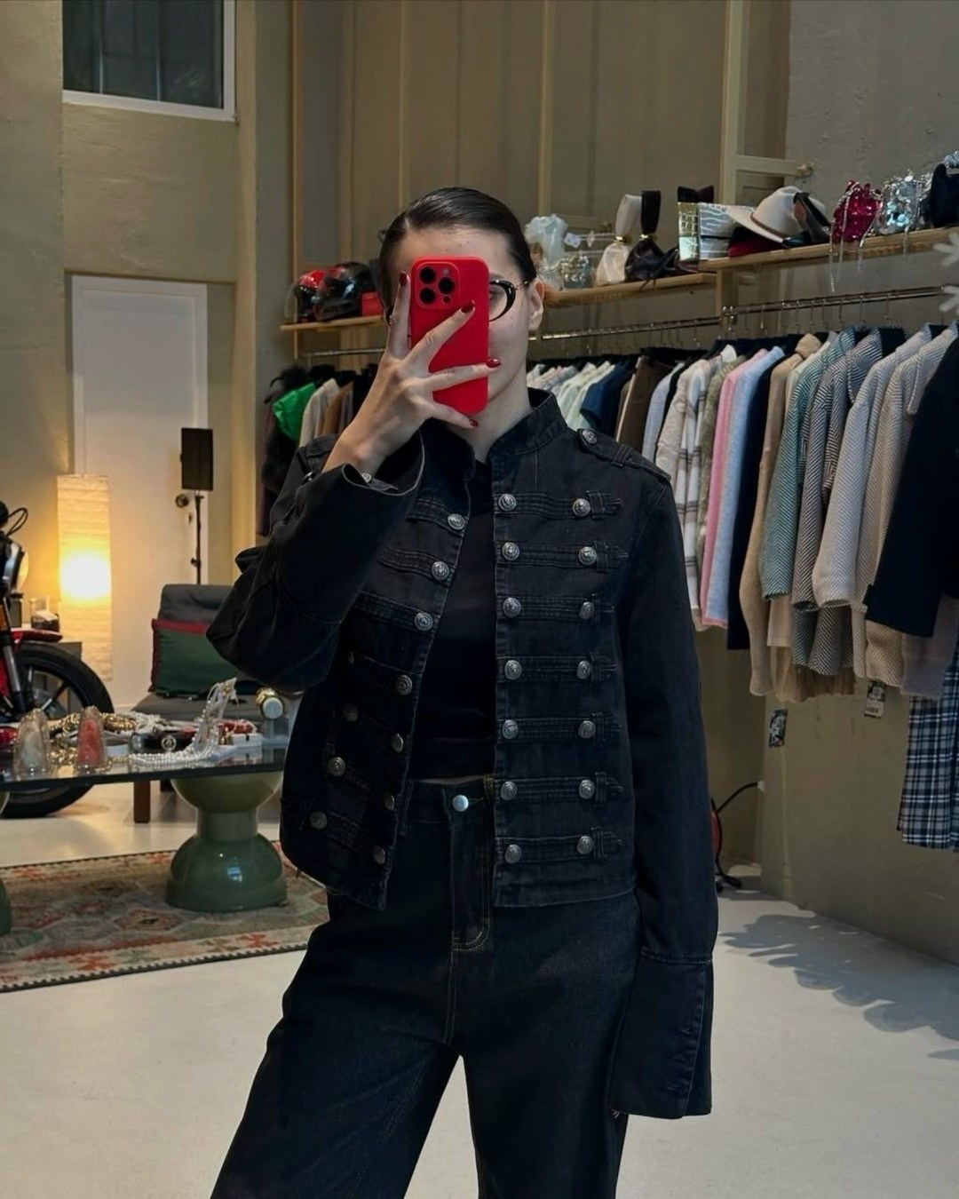 джинсовая куртка,джинсовая куртка женская,куртка женская модная,женская двубортная куртка в стиле милитари,короткая куртка