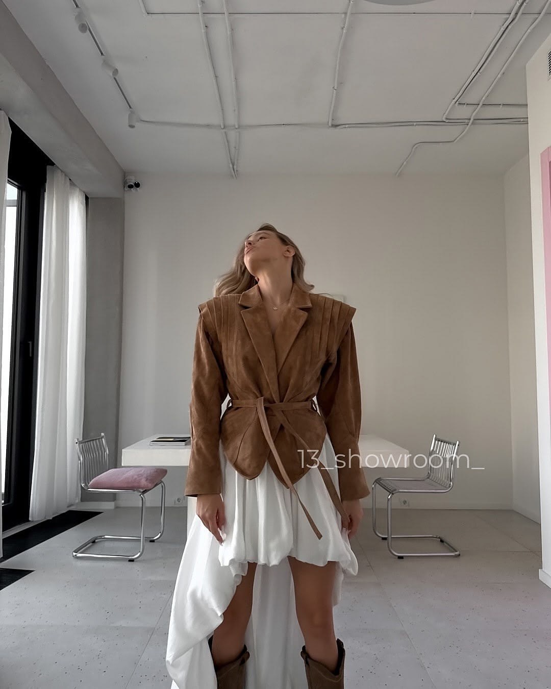 замшевая куртка,куртка из натуральной замши,женская кожаная куртка,модная куртка из замшевой кожи,замшевая куртка с поясом