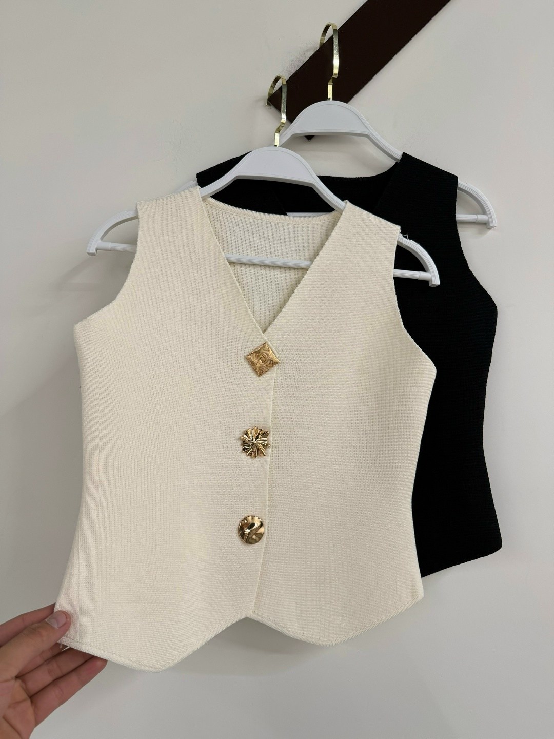 жилетка женская,жилет женское,жилет для женщин,жилет приталенный,жилет на пуговицах