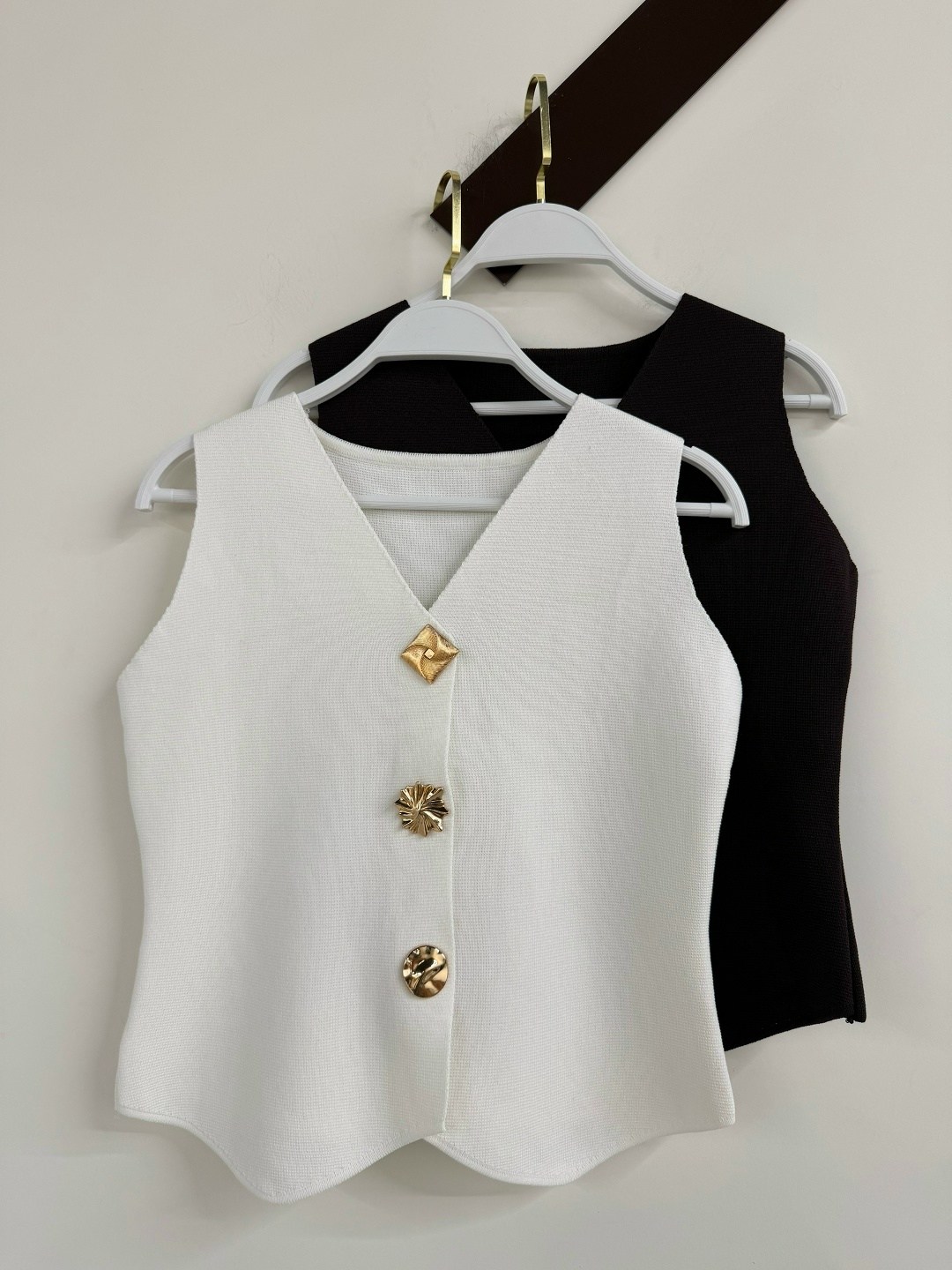 жилетка женская,жилет женское,жилет для женщин,жилет приталенный,жилет на пуговицах