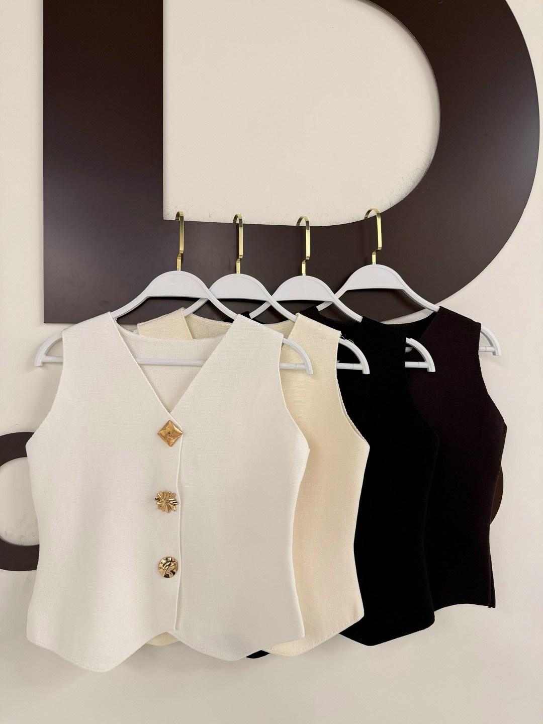 жилетка женская,жилет женское,жилет для женщин,жилет приталенный,жилет на пуговицах