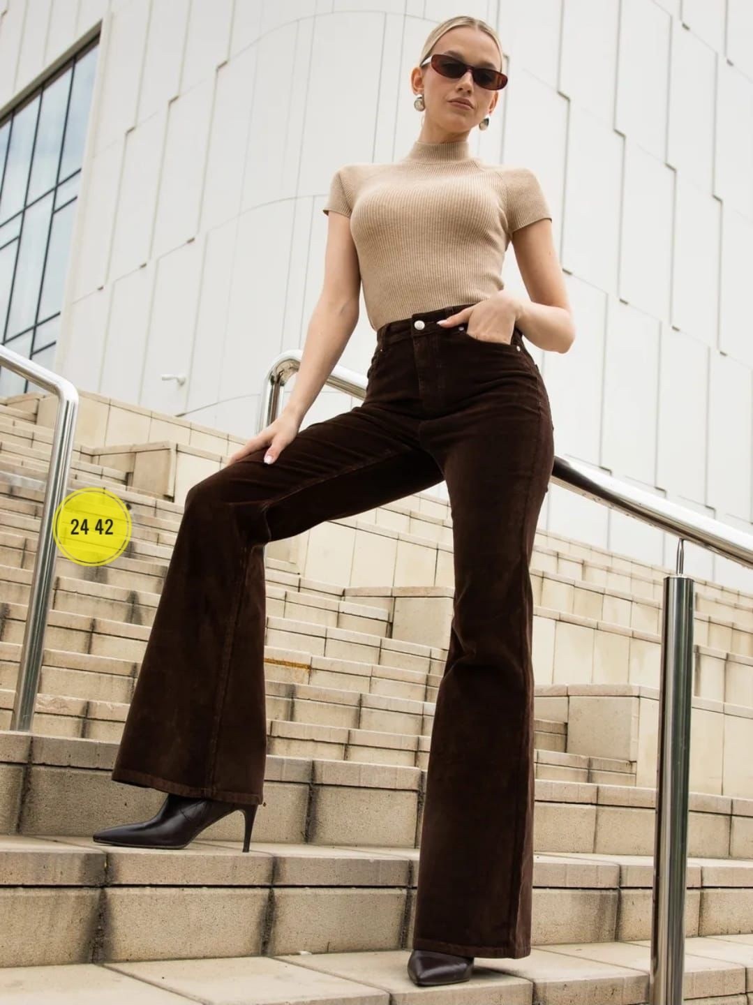 зеленые вельветовые брюки женские,вельветовые брюки тренд,брюки классические,зеленые вельветовые штаны женские,вельветовые брюки