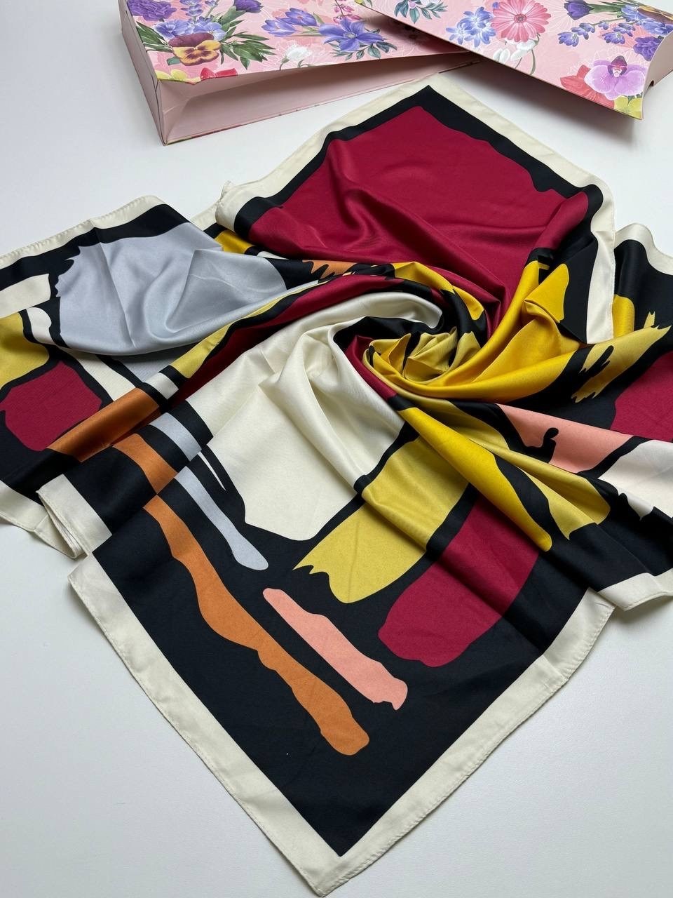 платки шелковые,платок женский шелковый,женские платки,новинки платок,брендовый платок