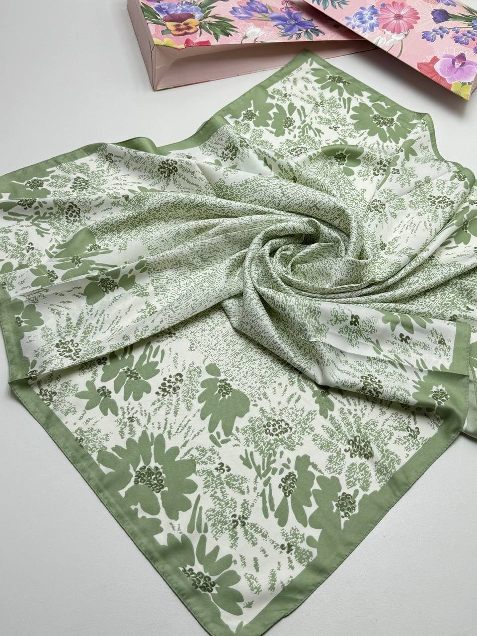 платки шелковые,платок женский шелковый,женские платки,новинки платок,брендовый платок