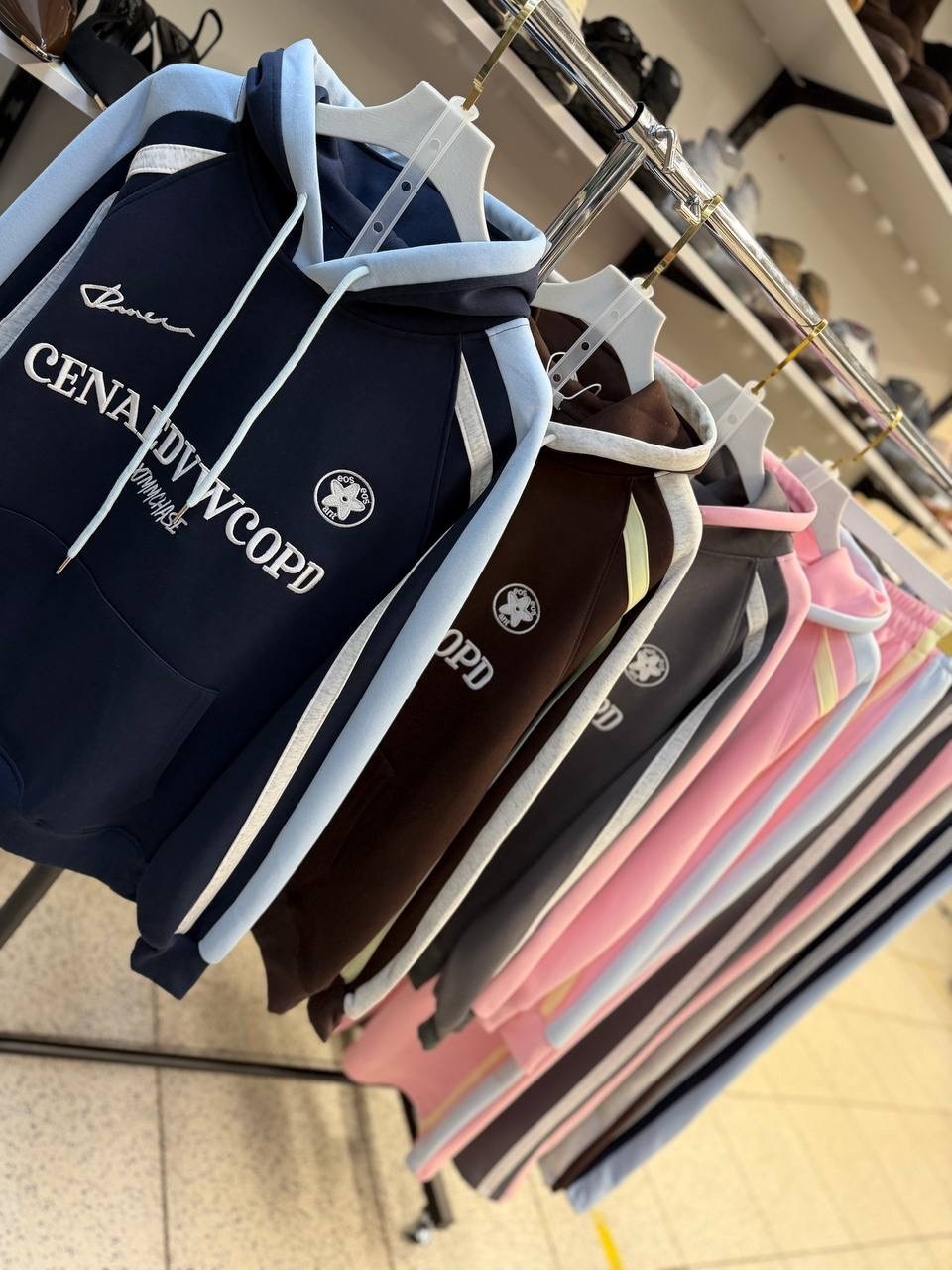 спортивный костюм женский,костюм модный,костюм розово,спортивный костюм,комплект спортивного костюма