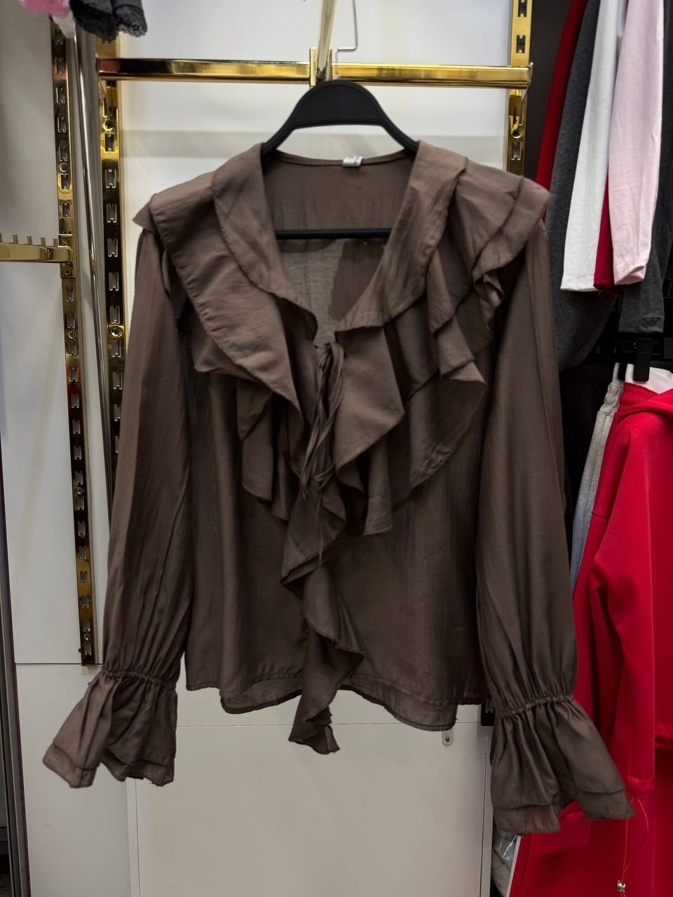 блузка с оборками,женская блузка,стильный наряд,красивая блузка,блузка