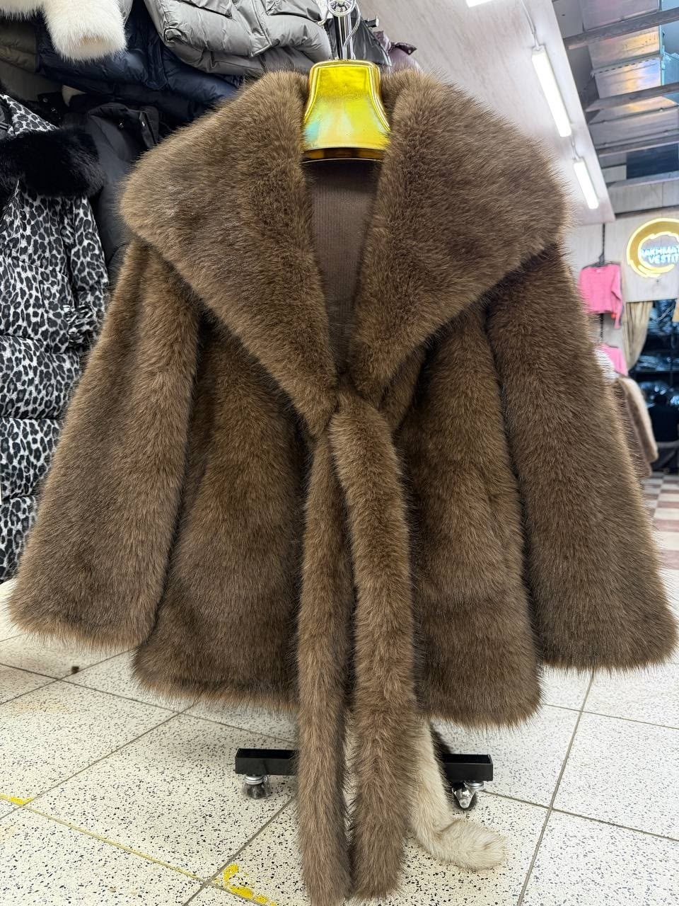 шубка из меха европейской норки с капюшоном из меха чернобурки,шуба норковая с капюшоном из чернобурки "летучка",шубка,шуба,шубка из меха европейской норки с капюшоном из меха песца