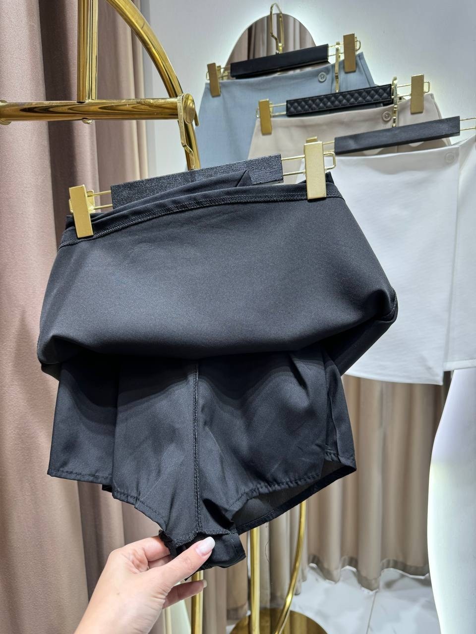 повседневная женская блузка,юбка замшевая,модные наряды,женская блузка 2026