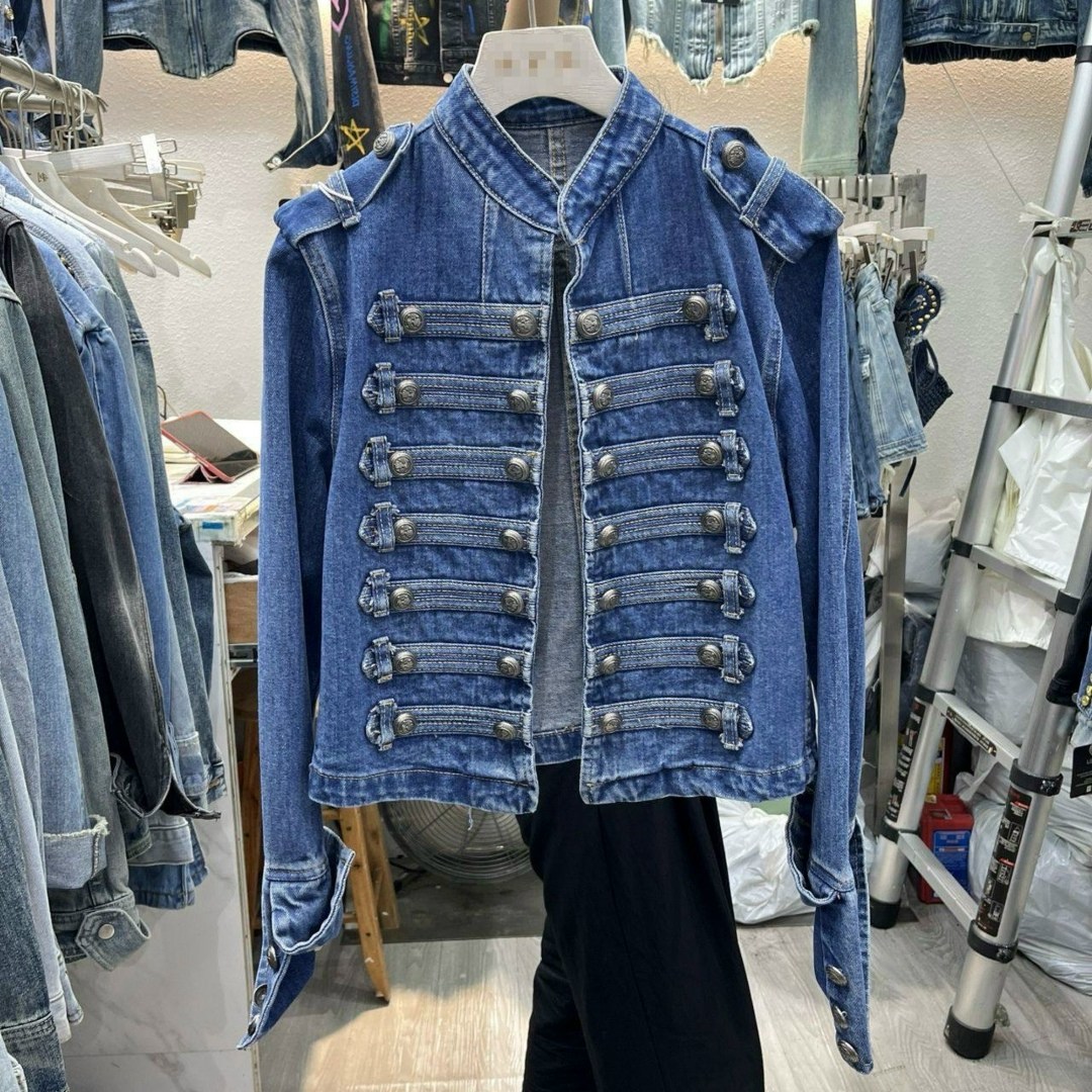 джинсовая куртка,джинсовая куртка женская,куртка женская модная,женская двубортная куртка в стиле милитари,короткая куртка